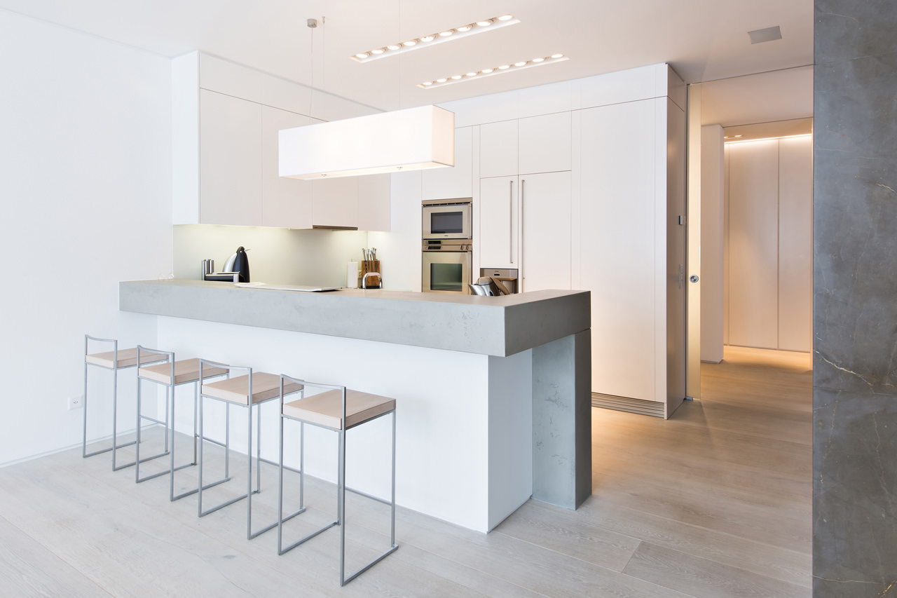 Fully-equipped kitchen with breakfast bar