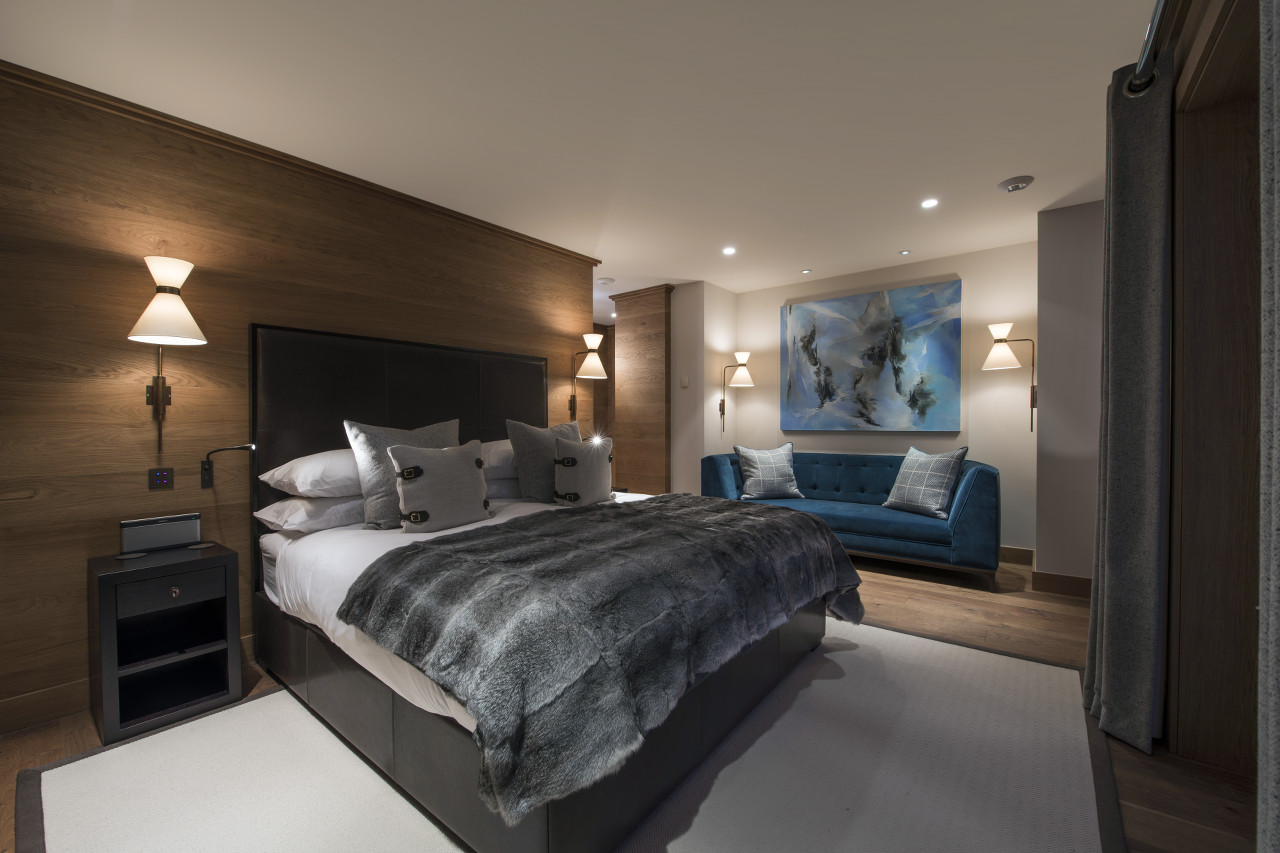 Master bedroom with double bed, sofa, dressing room and balcony access in Chalet Le Grenier in Merib