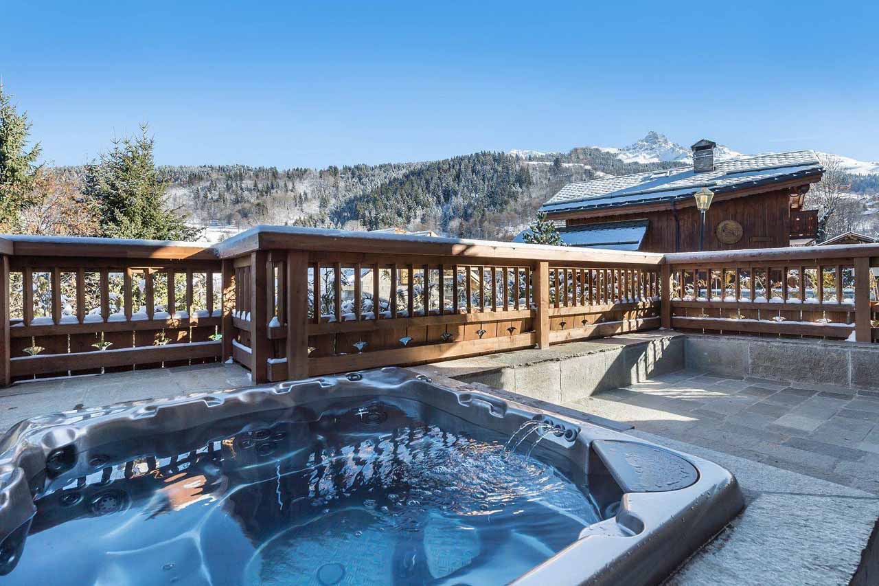 Outdoor jacuzzi at Chalet Les Voutes in Meribel