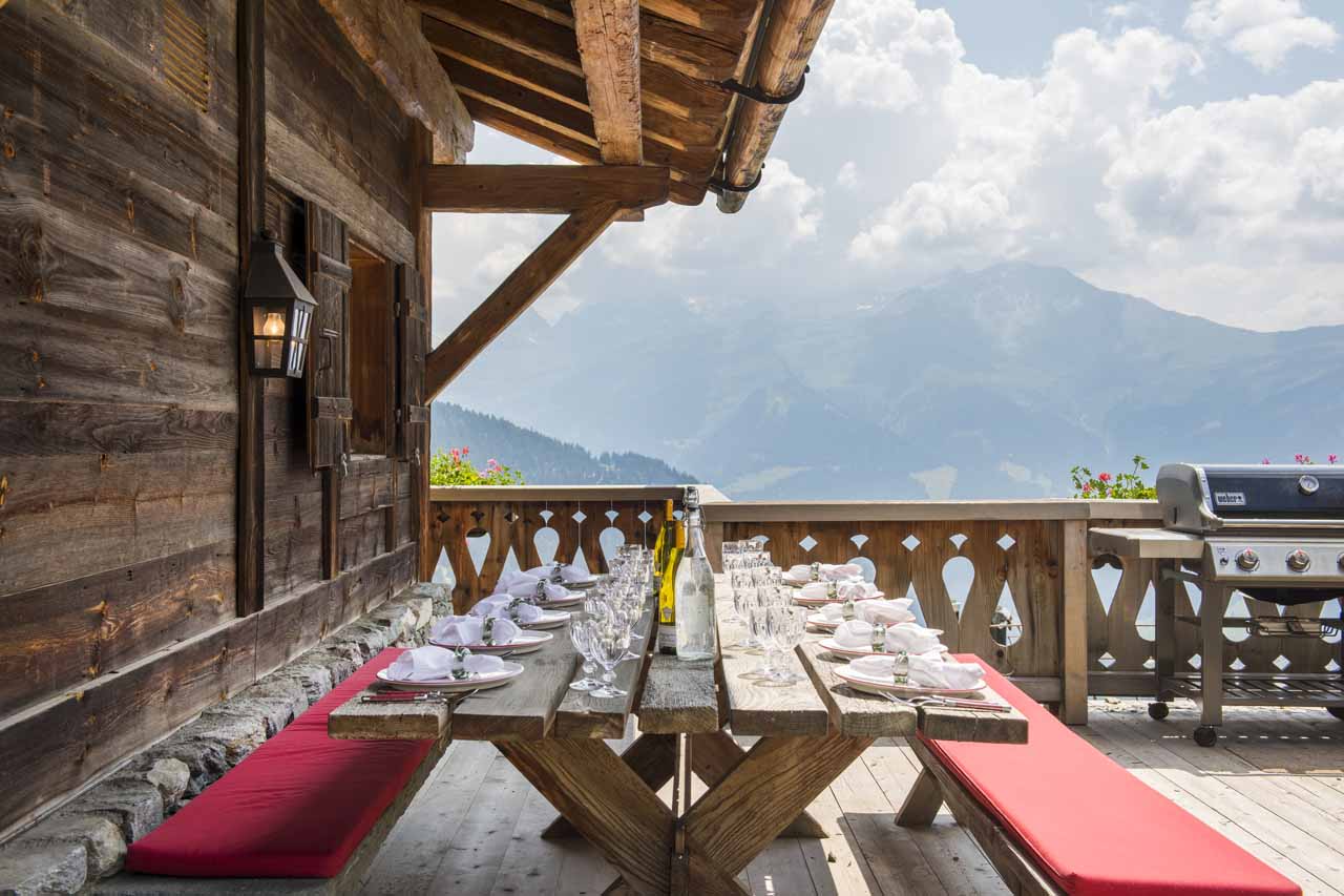 Al fresco dining at Chalet Nyumba in Verbier