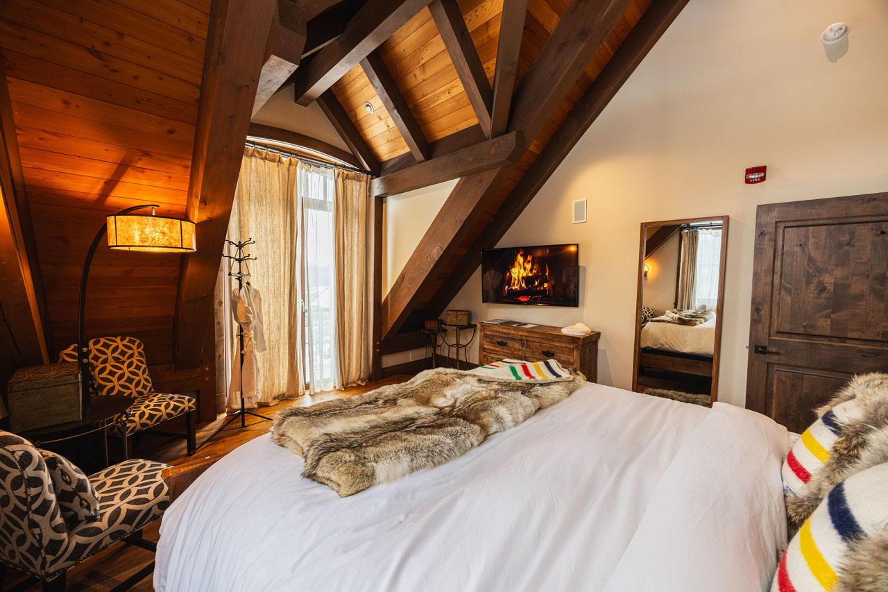 Lord Revelstoke bedroom at Bison Lodge in Revelstoke