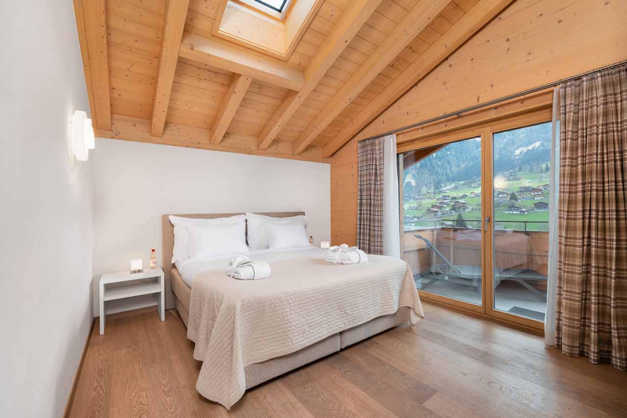 Spacious king bedroom with skylight at Apartment Antara in Grindelwald