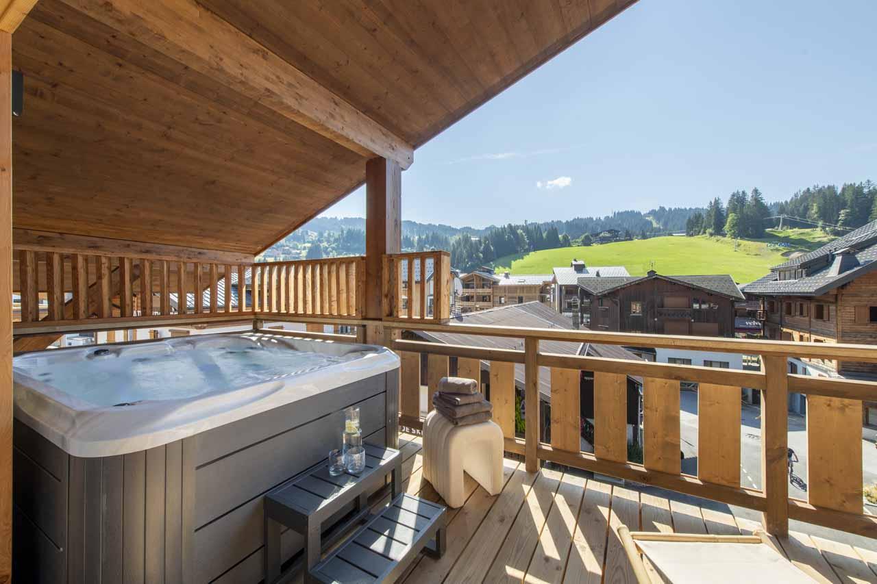 Large covered balcony with hot tub in Apartment Chavinaud, Les Gets