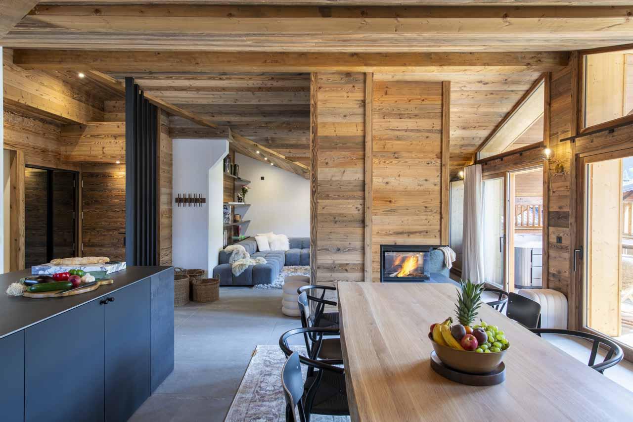 Double-sided fireplace in Apartment Chavinaud, Les Gets