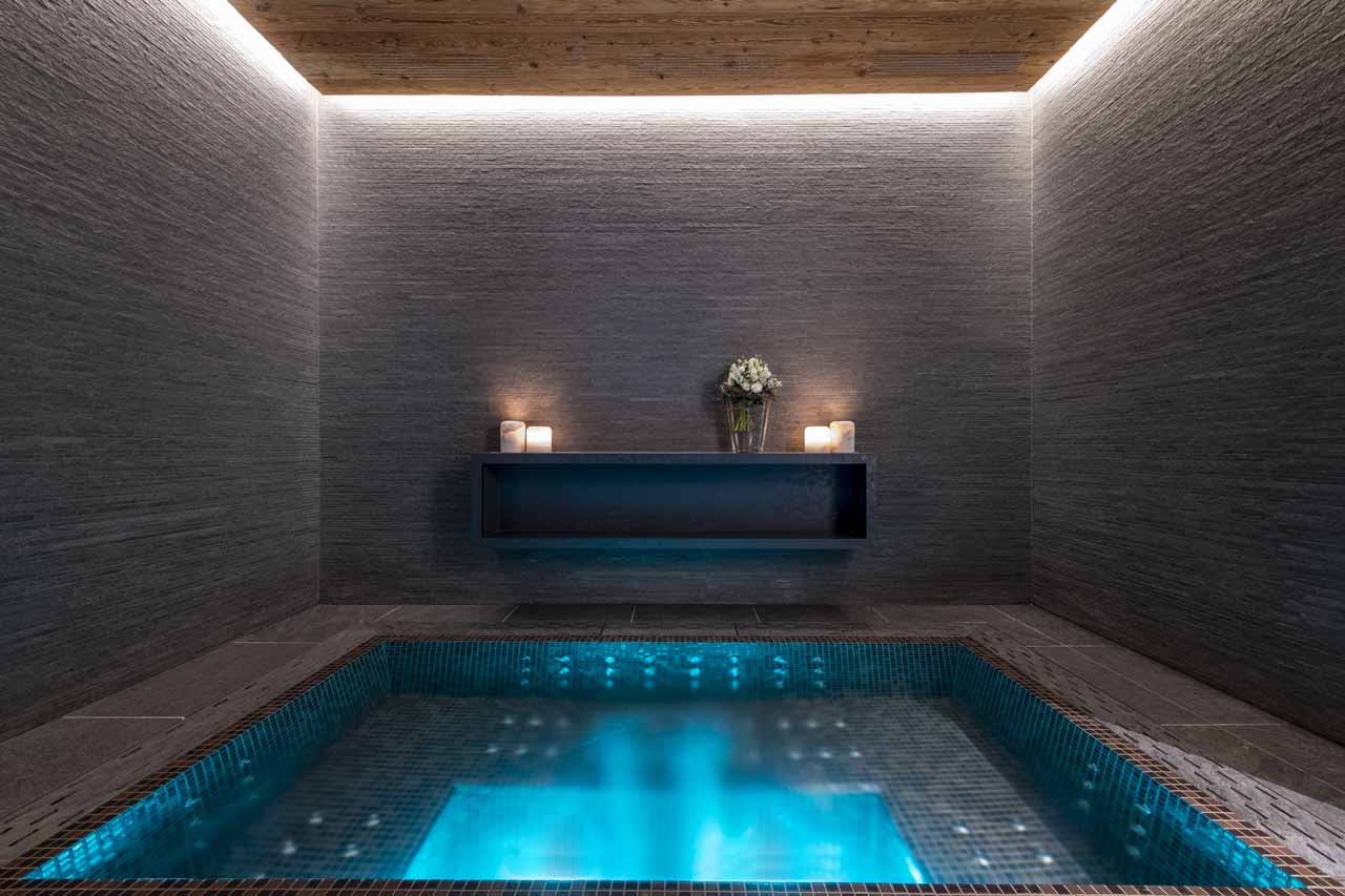 Jacuzzi at Chalet Elbrus in Zermatt