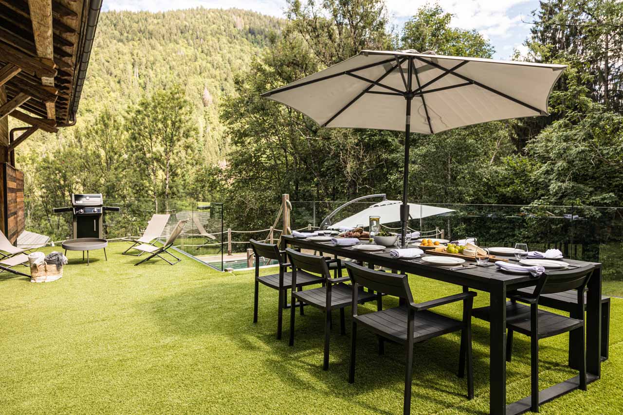 Al fresco dining at Chalet Joux Plane in Morzine in summer