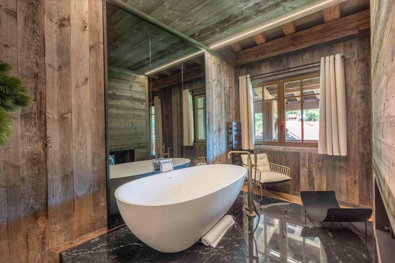 En-suite bathroom in Chalet Le Lodge, Megeve