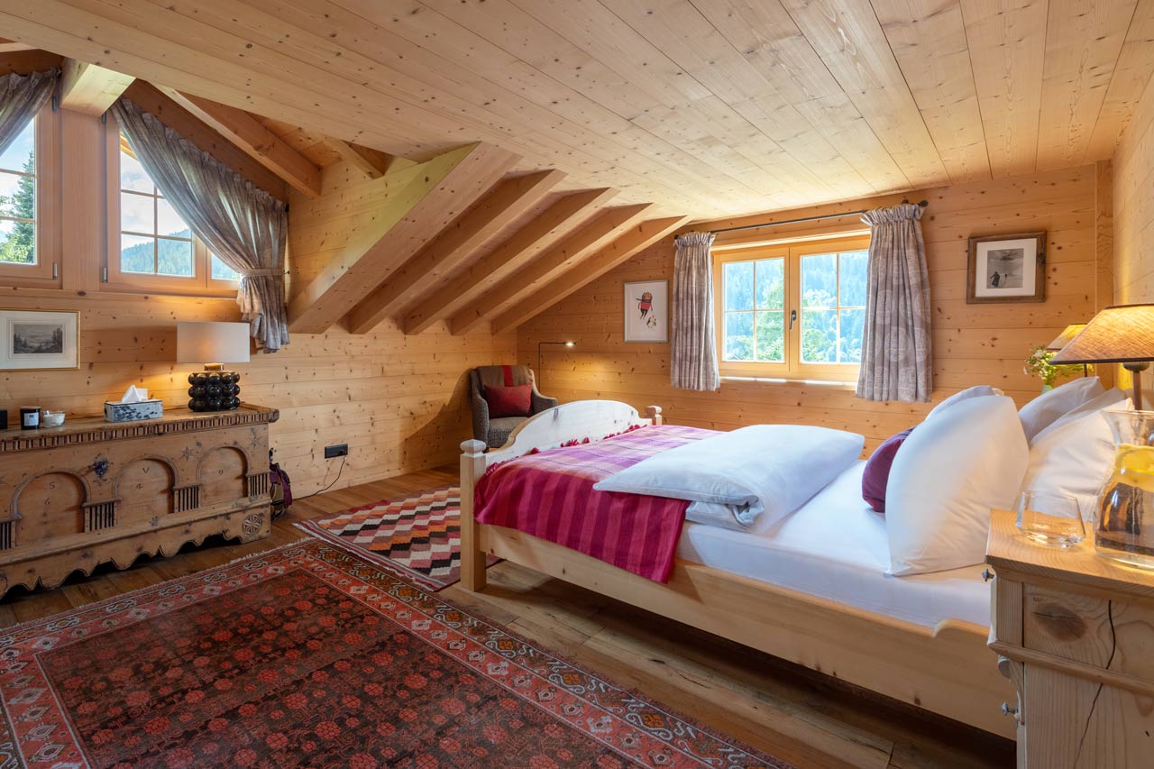 Master suite with dressing room in Chalet Luegisland in Klosters