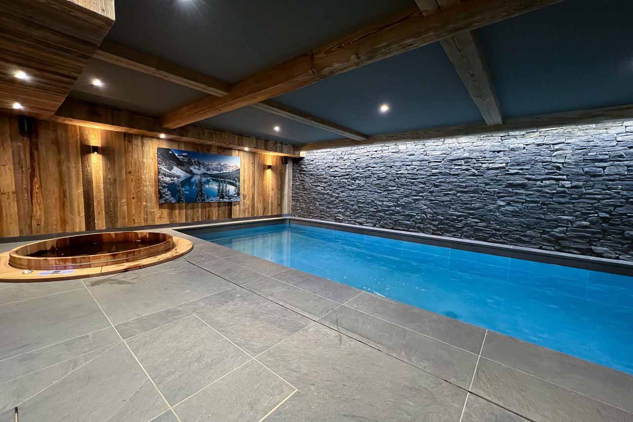 Pool and indoor jacuzzi at Chalet Nanook in St Martin de Belleville