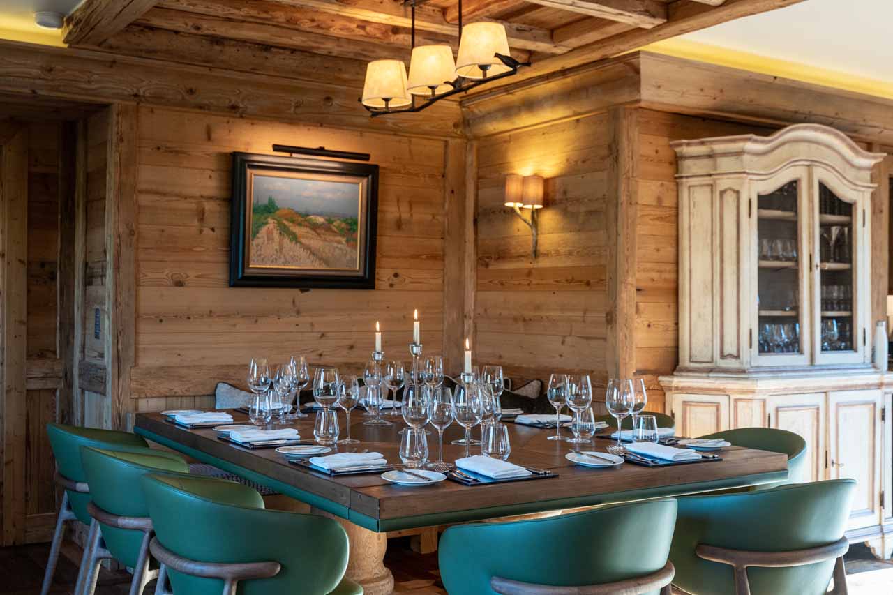 Open plan dining area at Chalet Trois Ours in Meribel