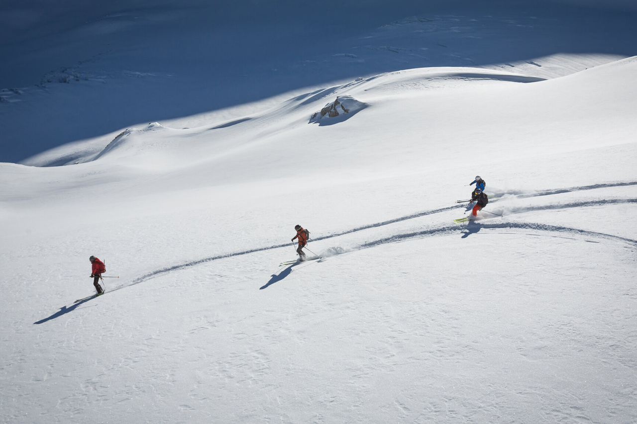 Group skiing in Verbier
