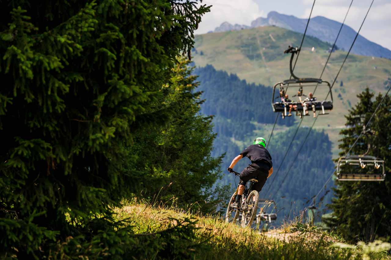 Mountain biking in Les Gets with chairlift