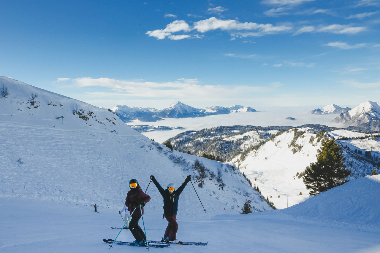 Teens skiing in Morzine