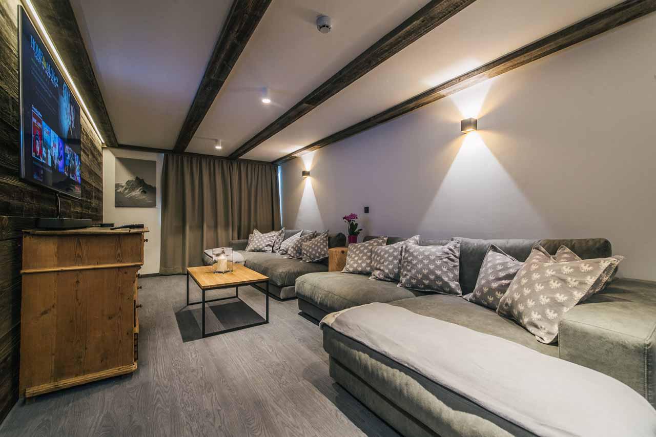 Cosy TV/cinema snug in The Lodge @ 47