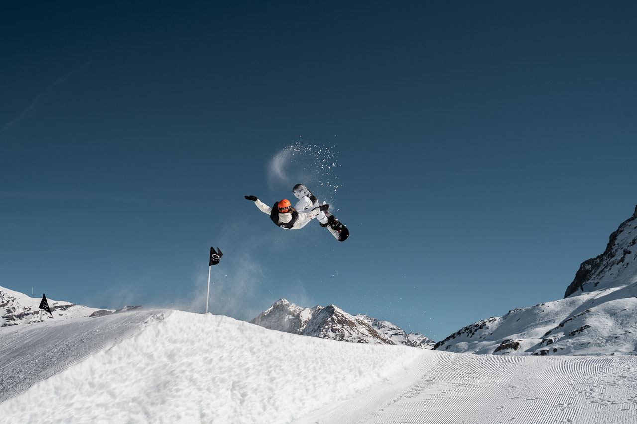 Freestyle in snowpark in val d'isere