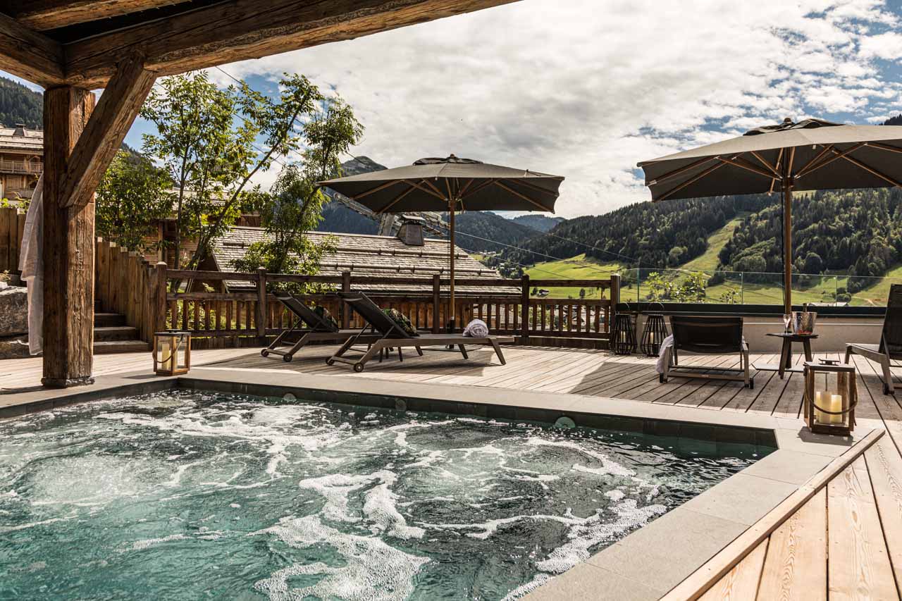 Swim spa jacuzzi at ZEMS Lodge in Morzine