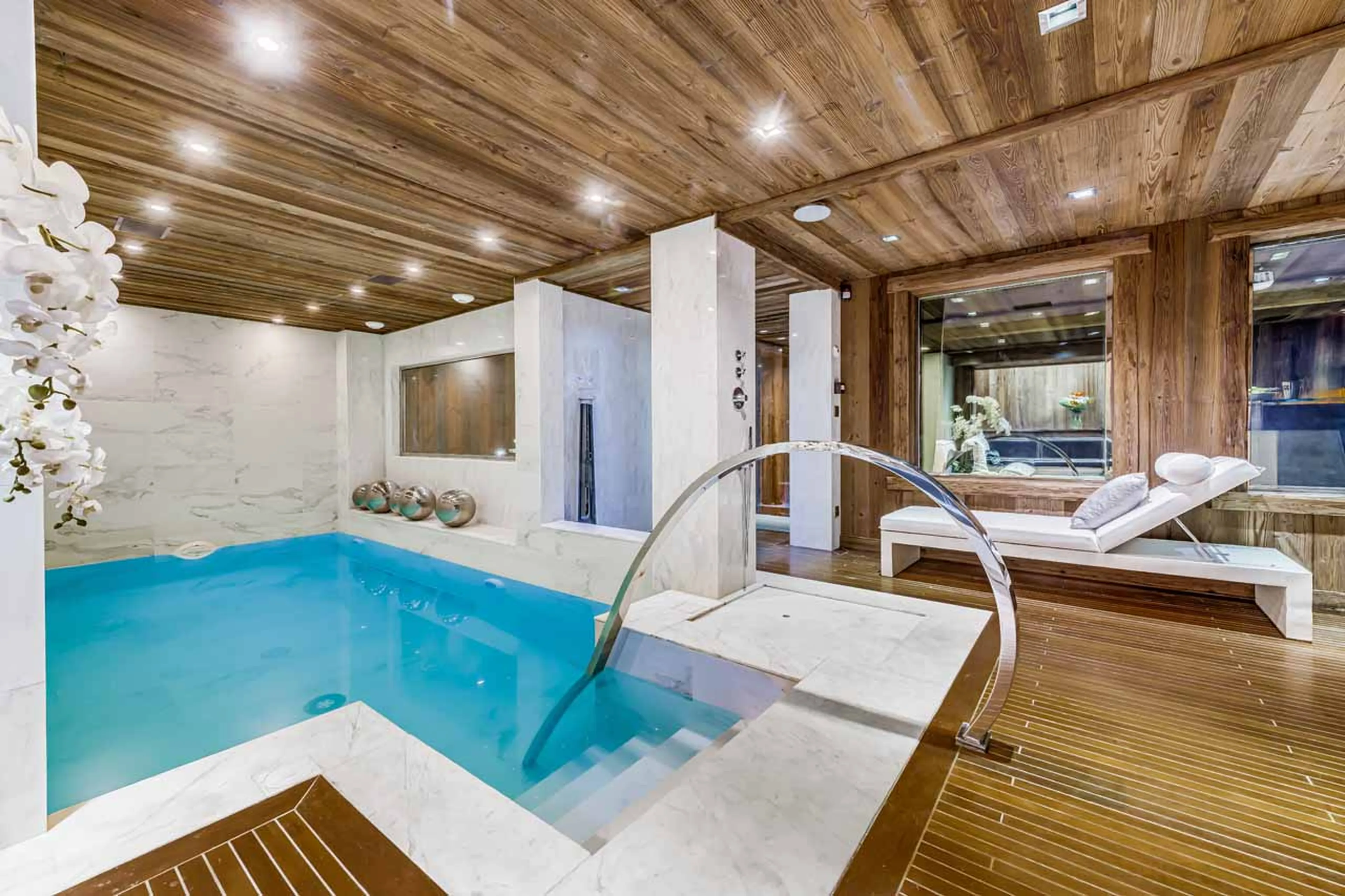 Indoor swimming pool with marble edgings in Chalet Carat in Courchevel 1850