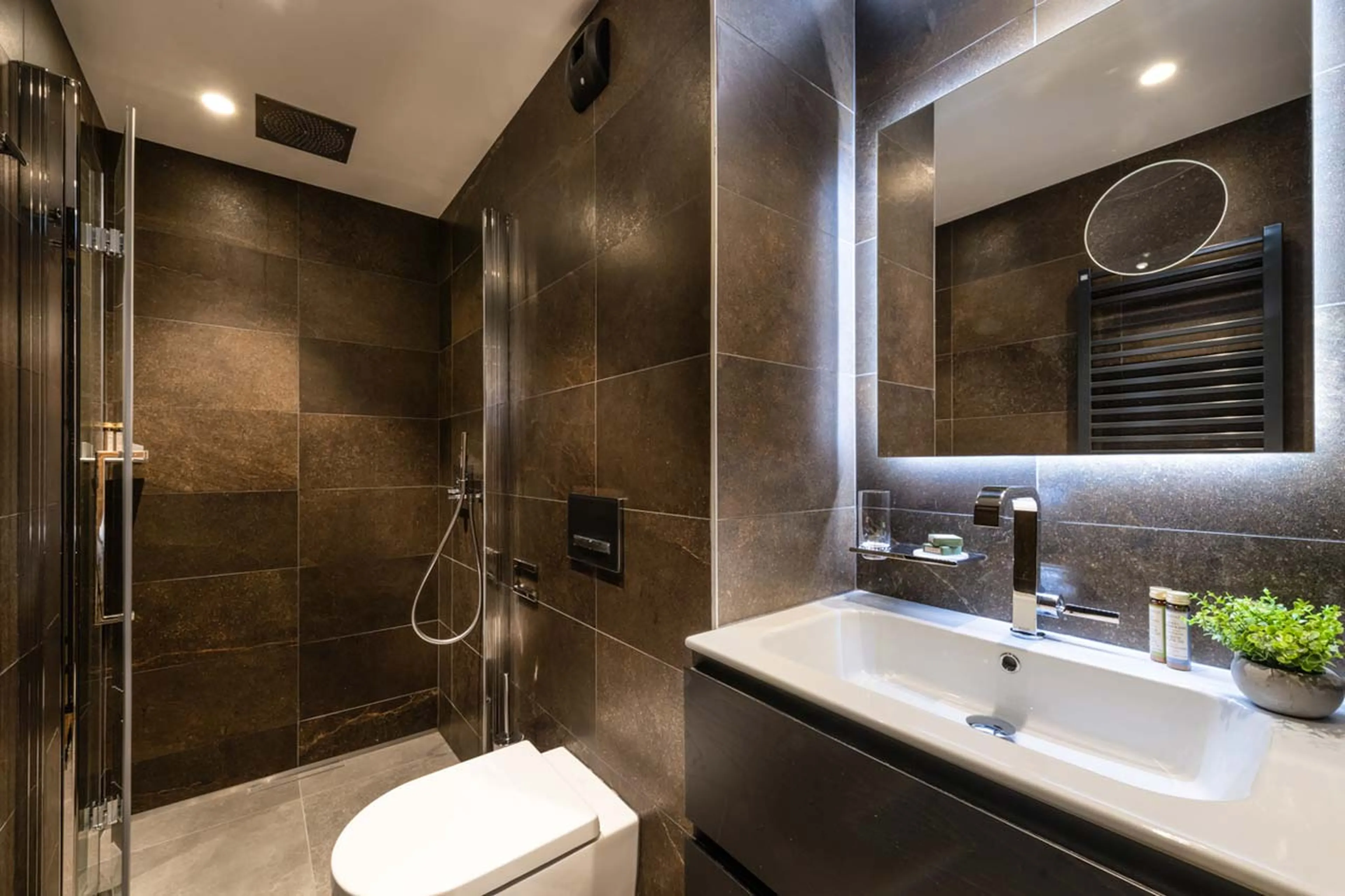 Second shower room at Alaska Lodge 3 in Val d'Isere