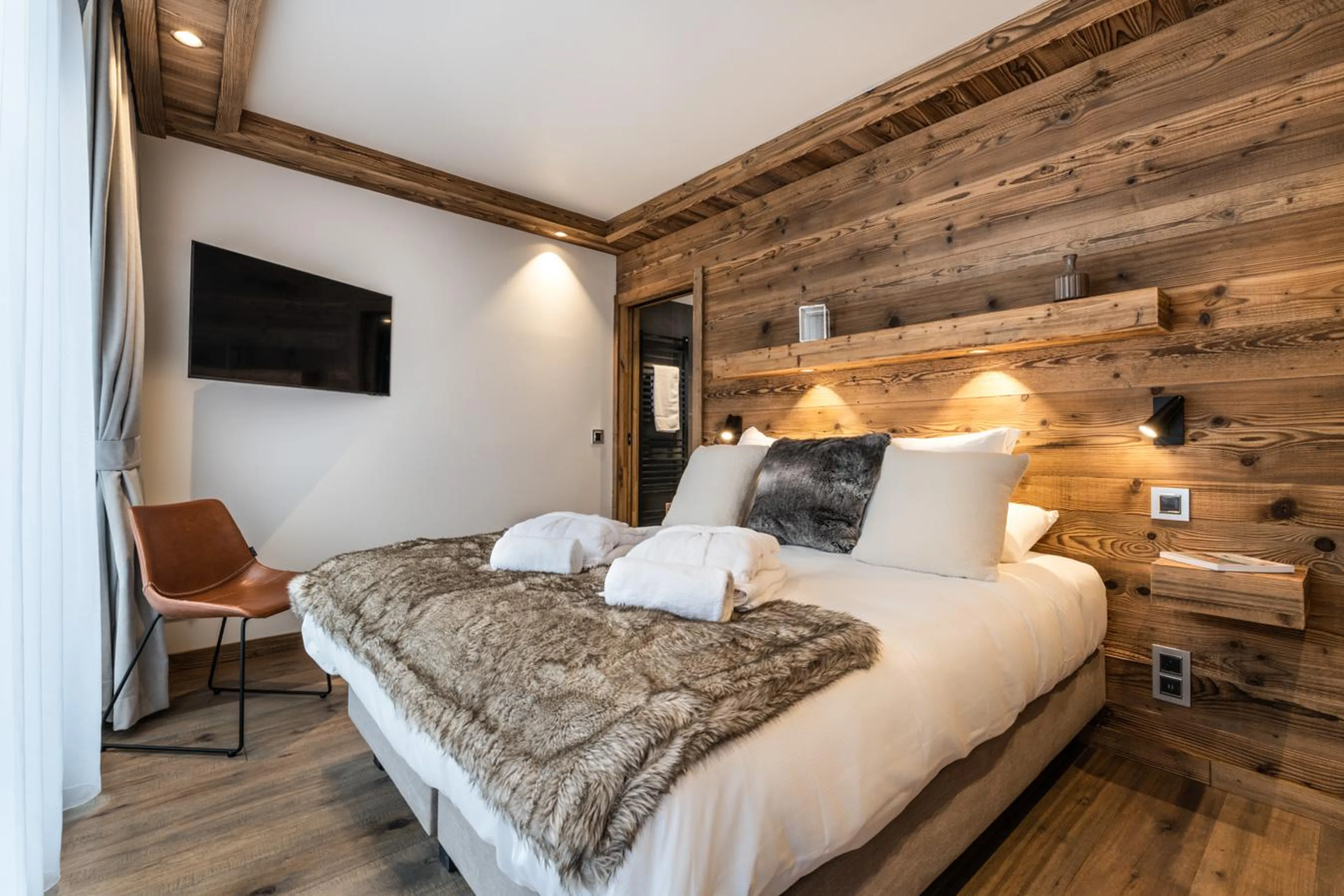 Double bedroom with terrace access and en-suite shower room in Alaska Lodge 5, Val d'Isere