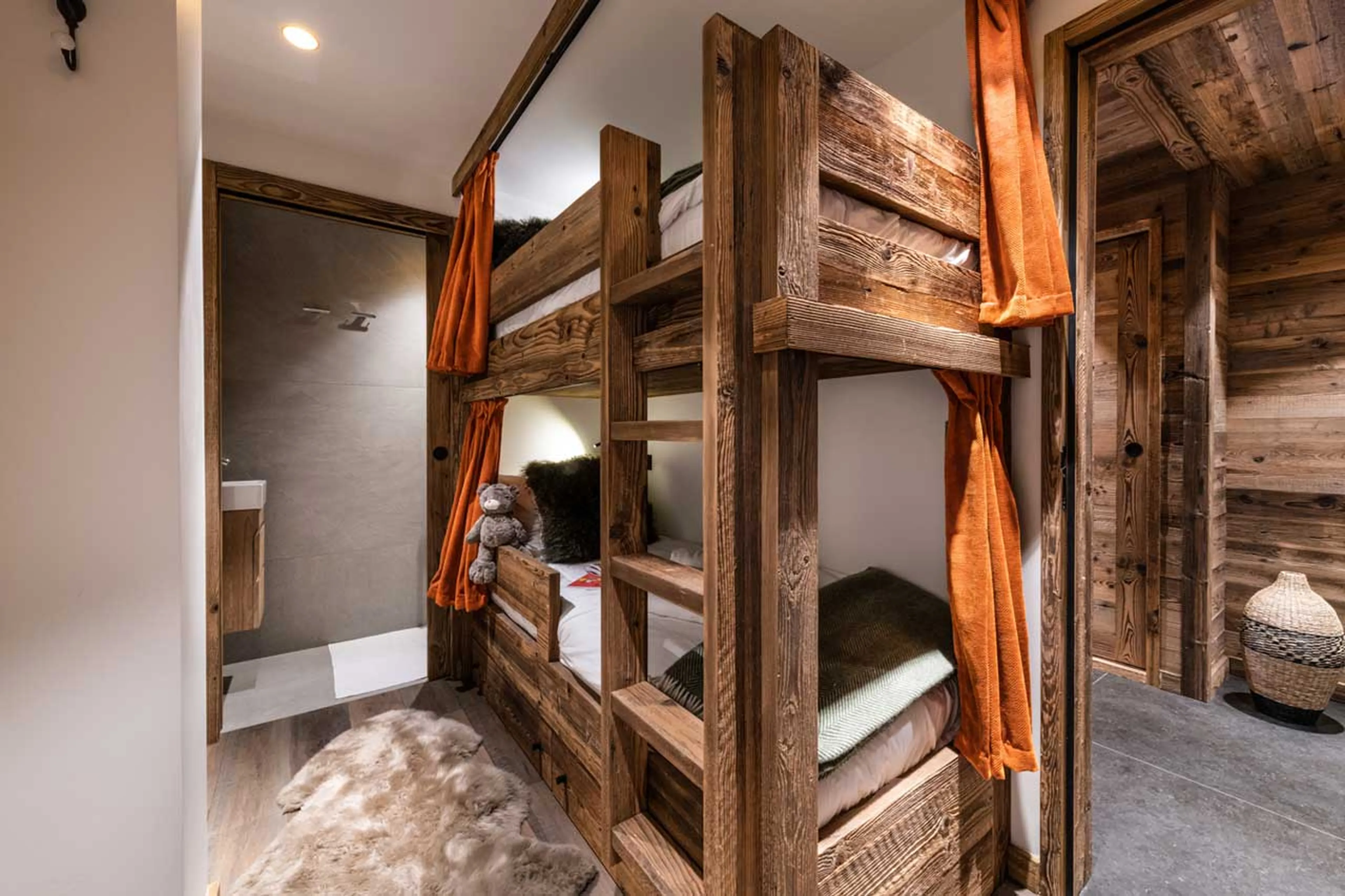 Bunk bed in cabin room at Alaska Lodge 6 in Val d'Isere