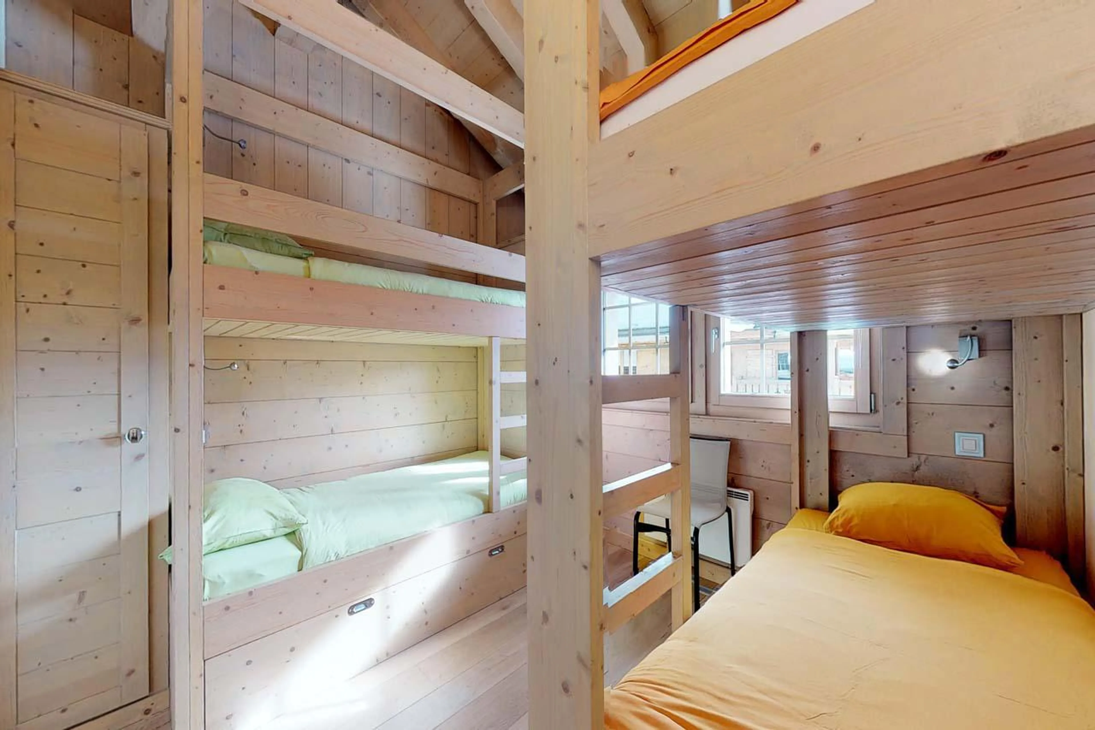 Quad bunk room with shared en-suite bathroom at Chalet Albert-Luc in Verbier
