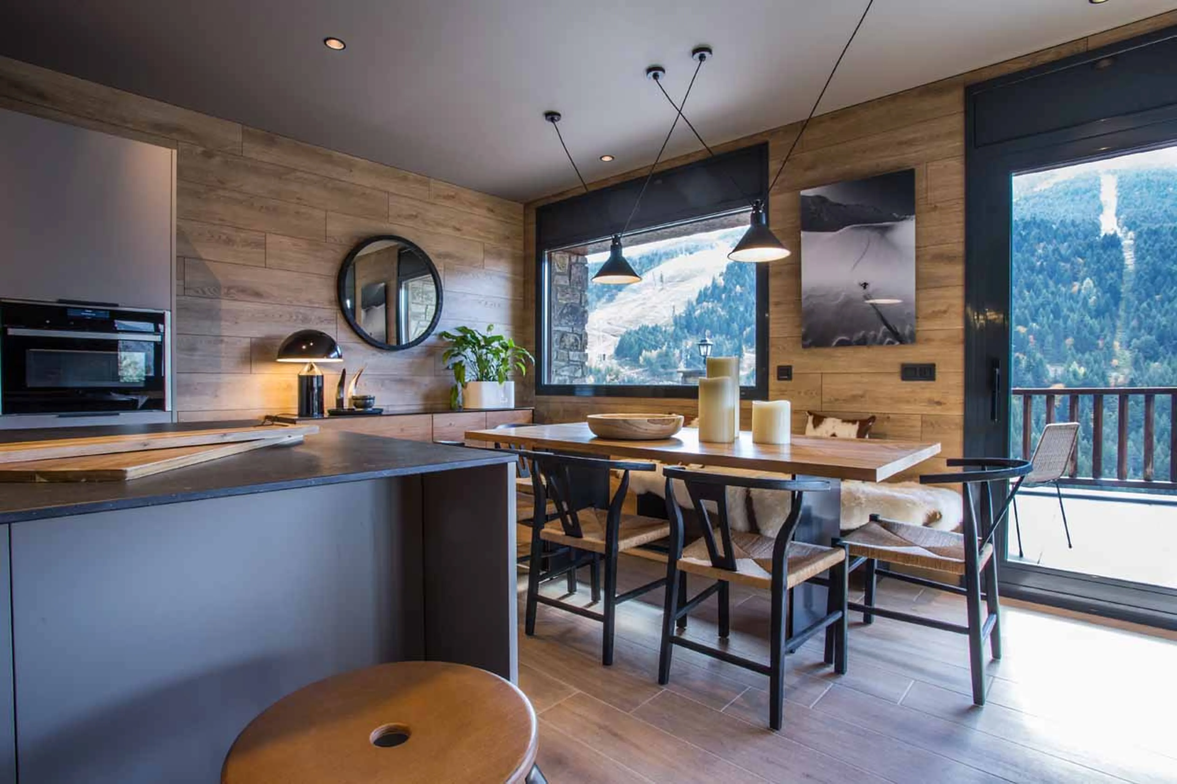 Dining area and kitchen at Alpine Residence in Soldeu