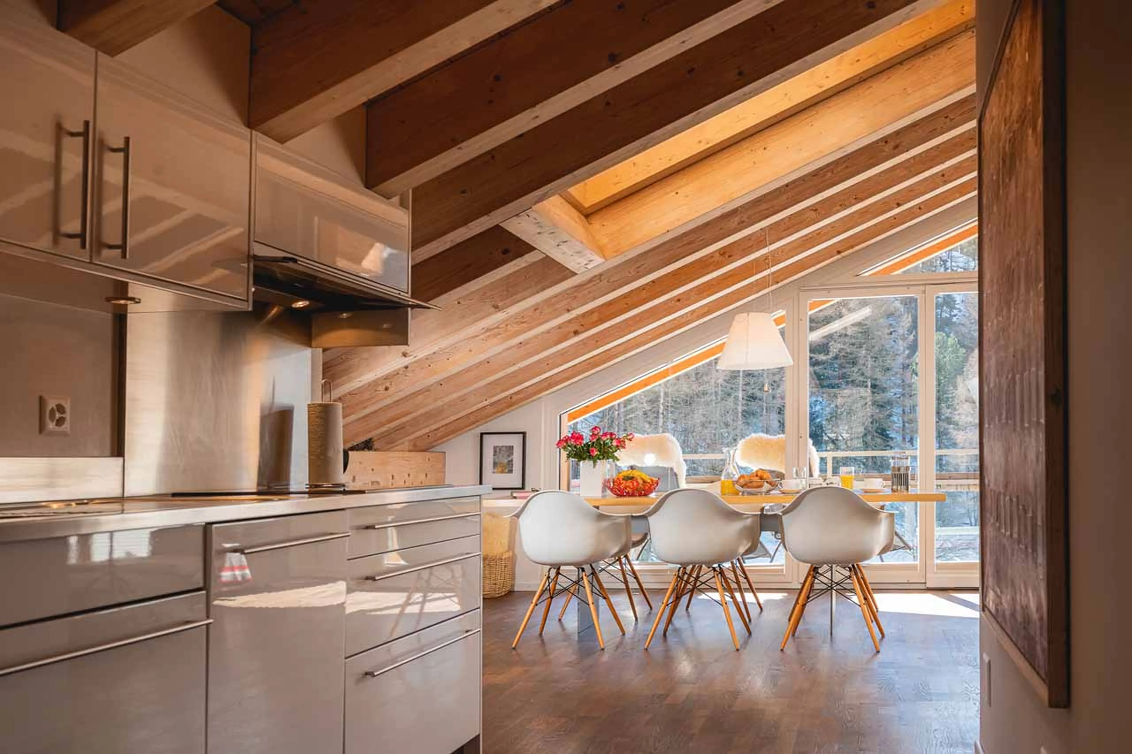 Dining area and kitchen at Penthouse Altesse in Zermatt