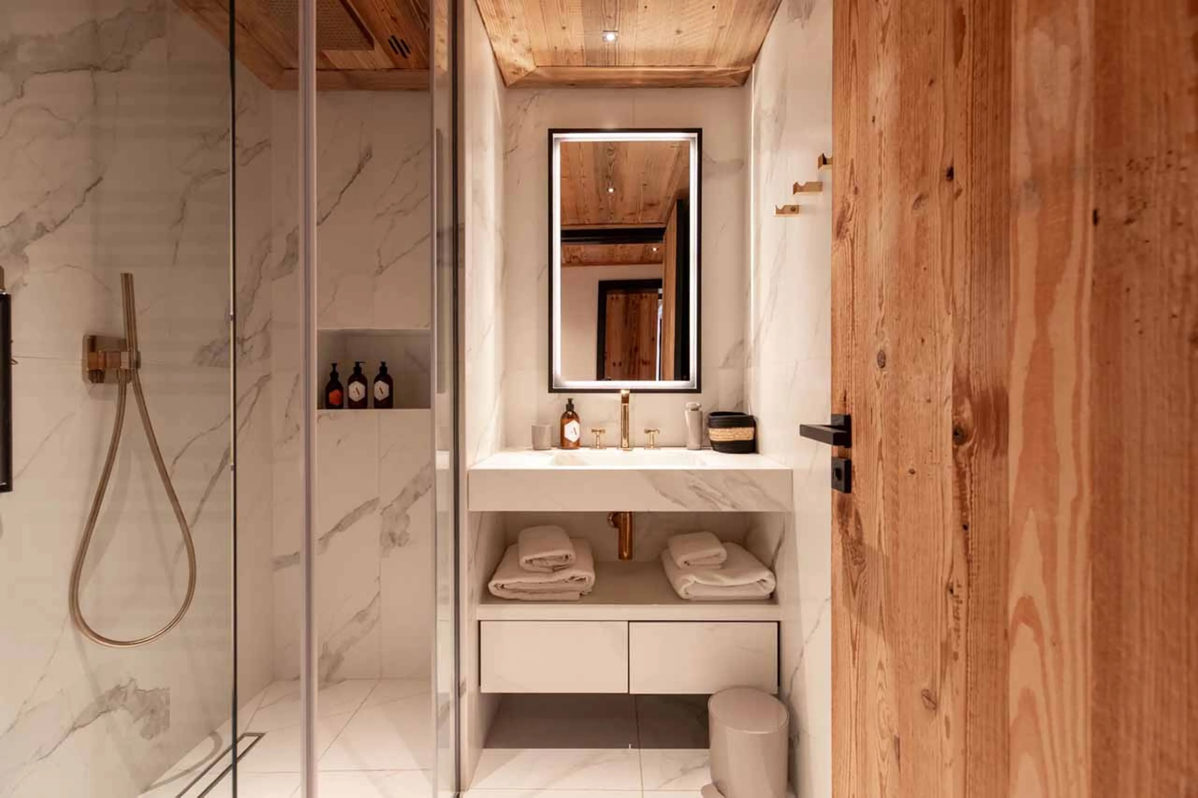 Bedroom 4 en-suite at Apartment Antares Sirius 401 in Meribel
