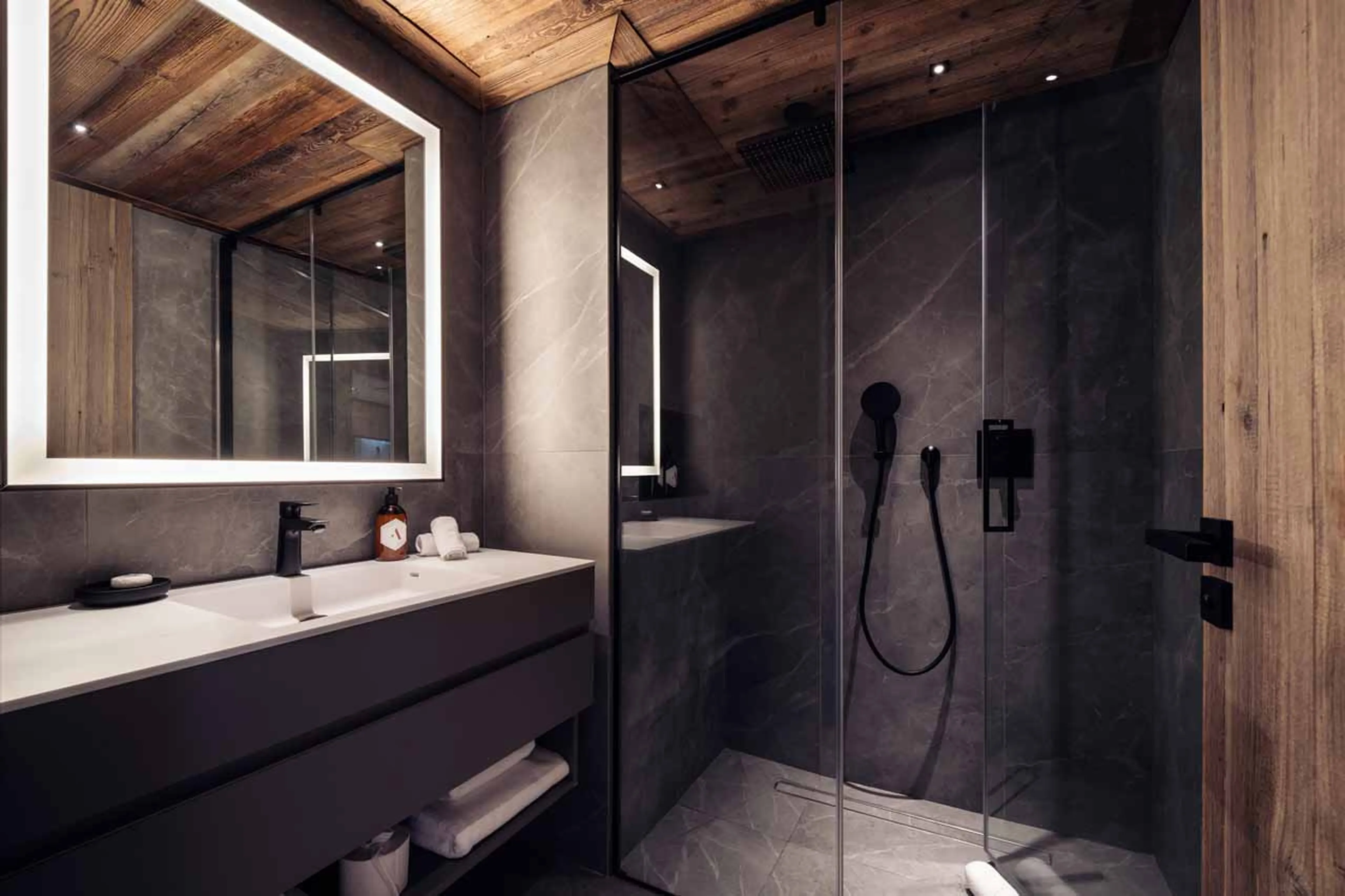 Bedroom 1 en-suite at Apartment Antares Sirius 402 in Meribel