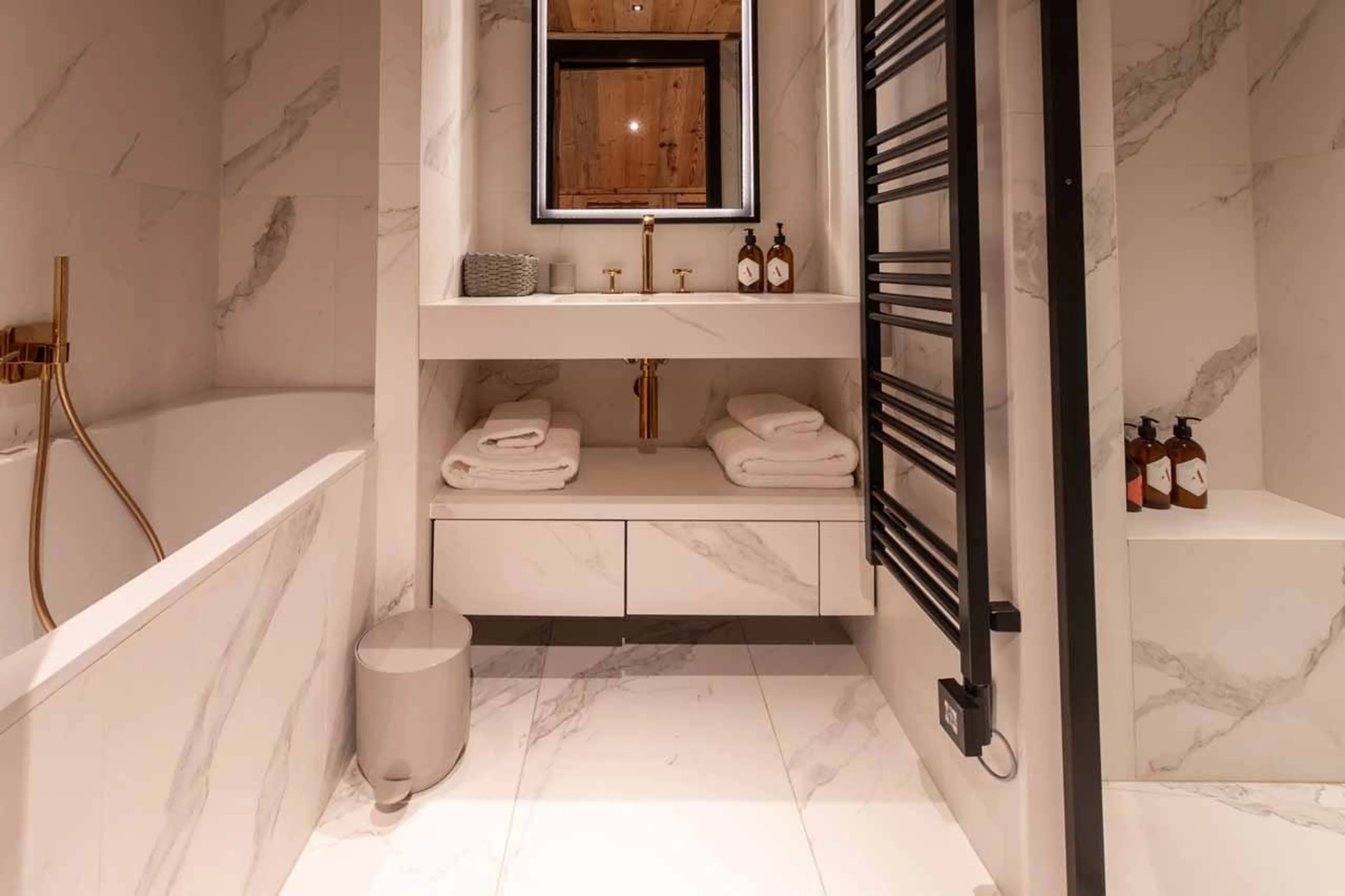 Bedroom 1 en-suite at Apartment Antares Sirius 501 in Meribel