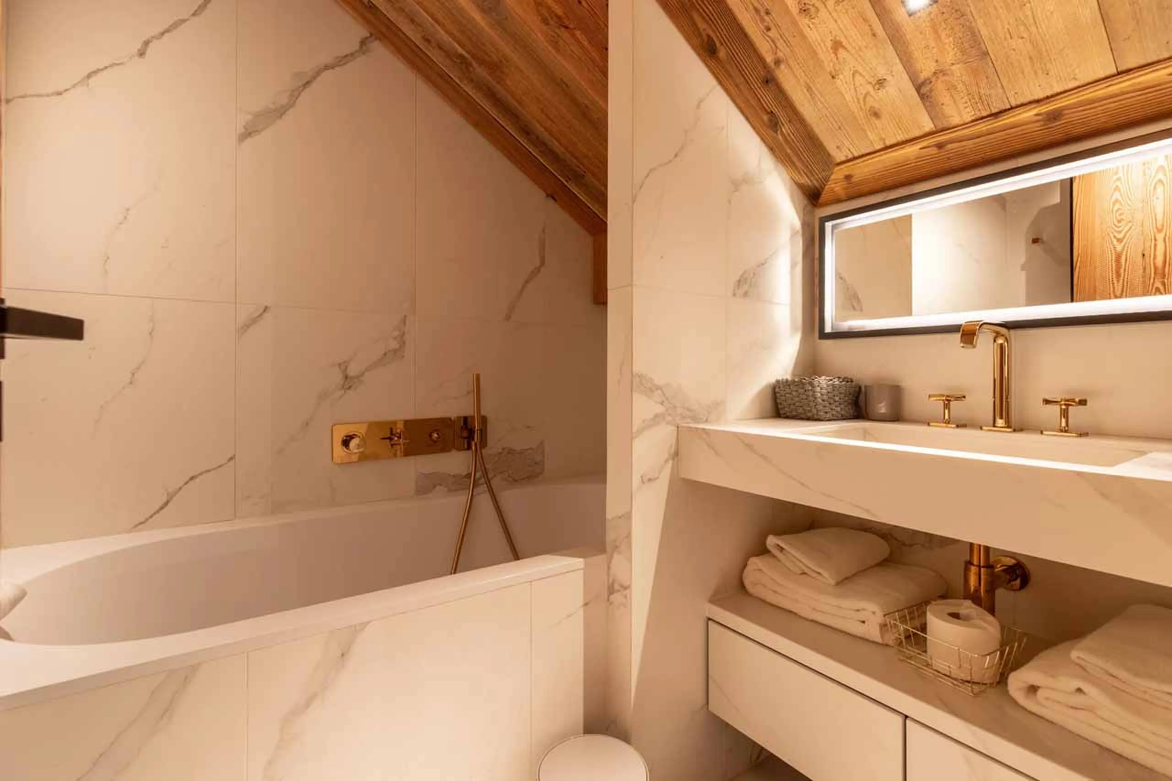 Bedroom 3 en-suite at Apartment Antares Sirius 501 in Meribel