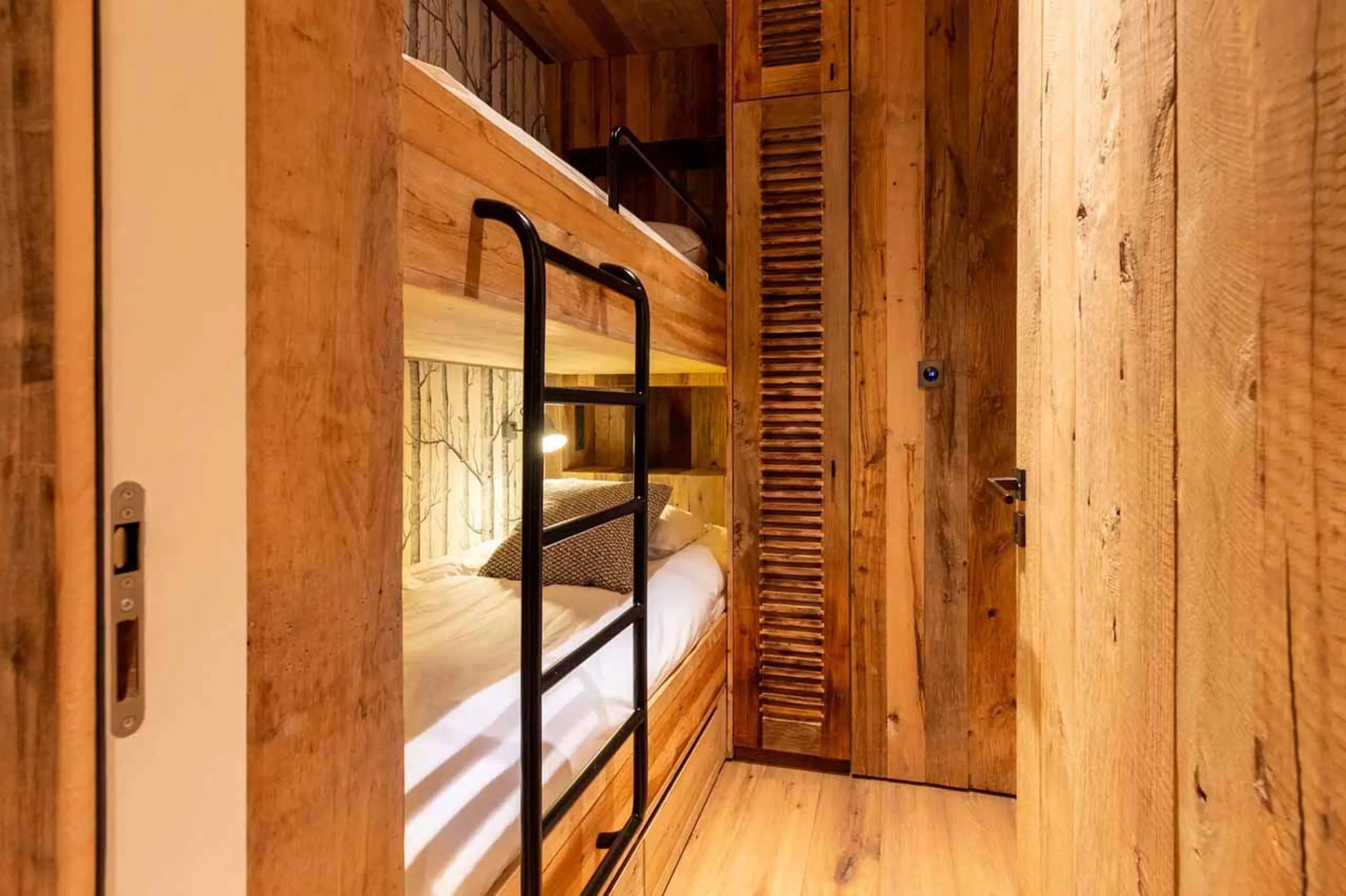 Bedroom 6 en-suite at Apartment Antares Ursa 501 in Meribel
