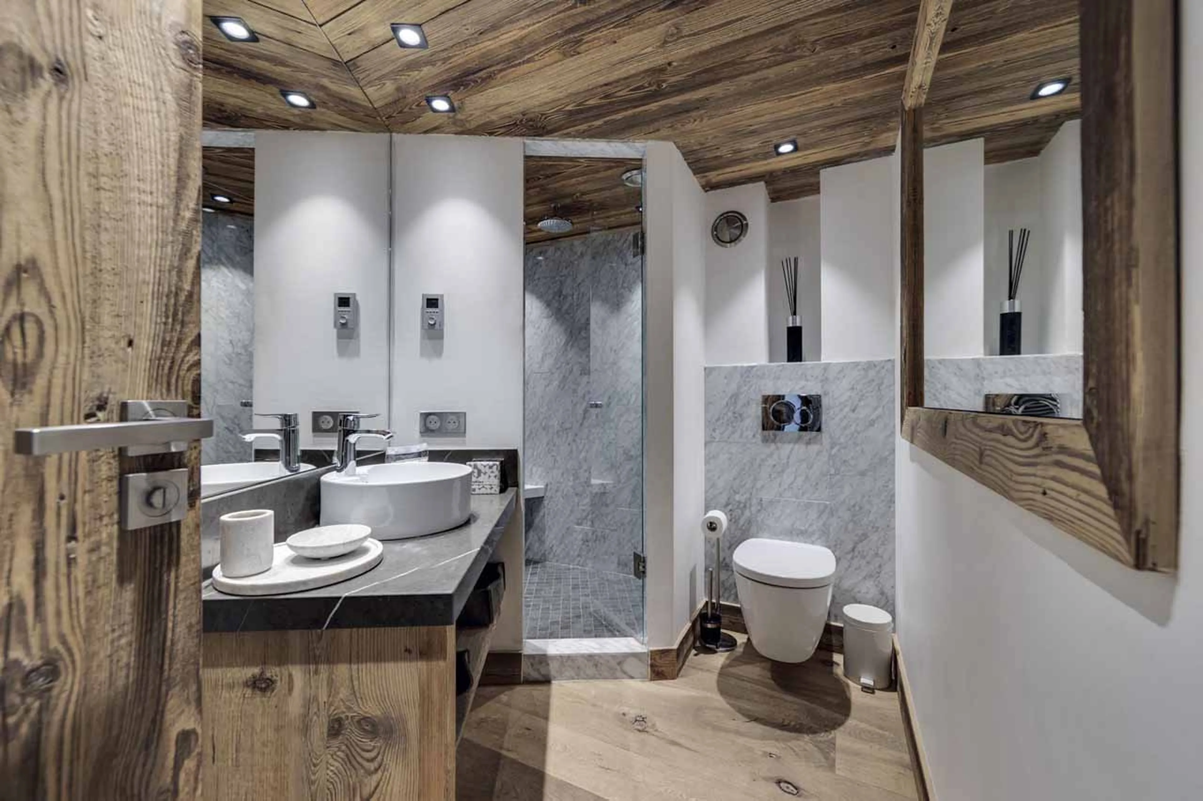 Bedroom 1 en-suite at Chalet Artemis in Val d'Isere