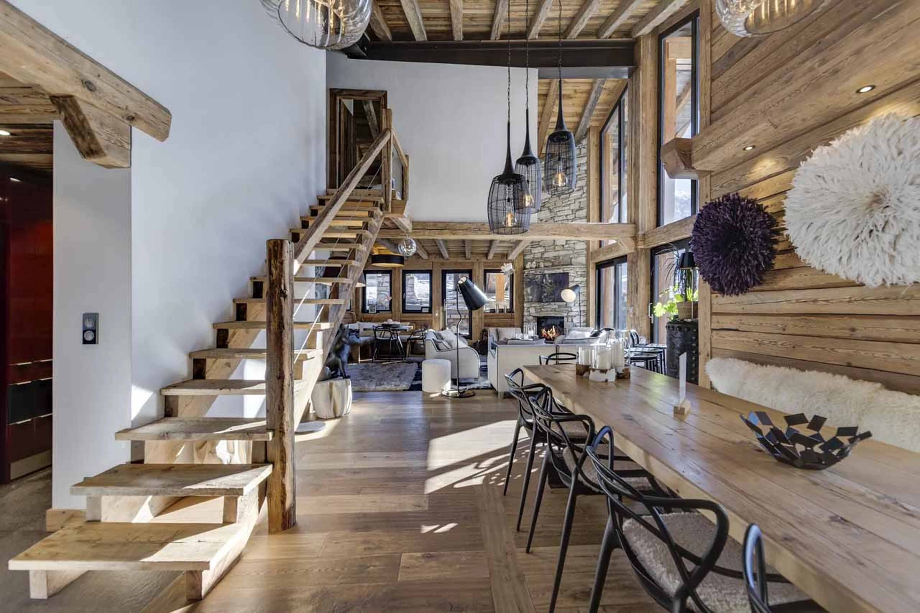 Dining area and kitchen of Chalet Artemis in Val d'Isere