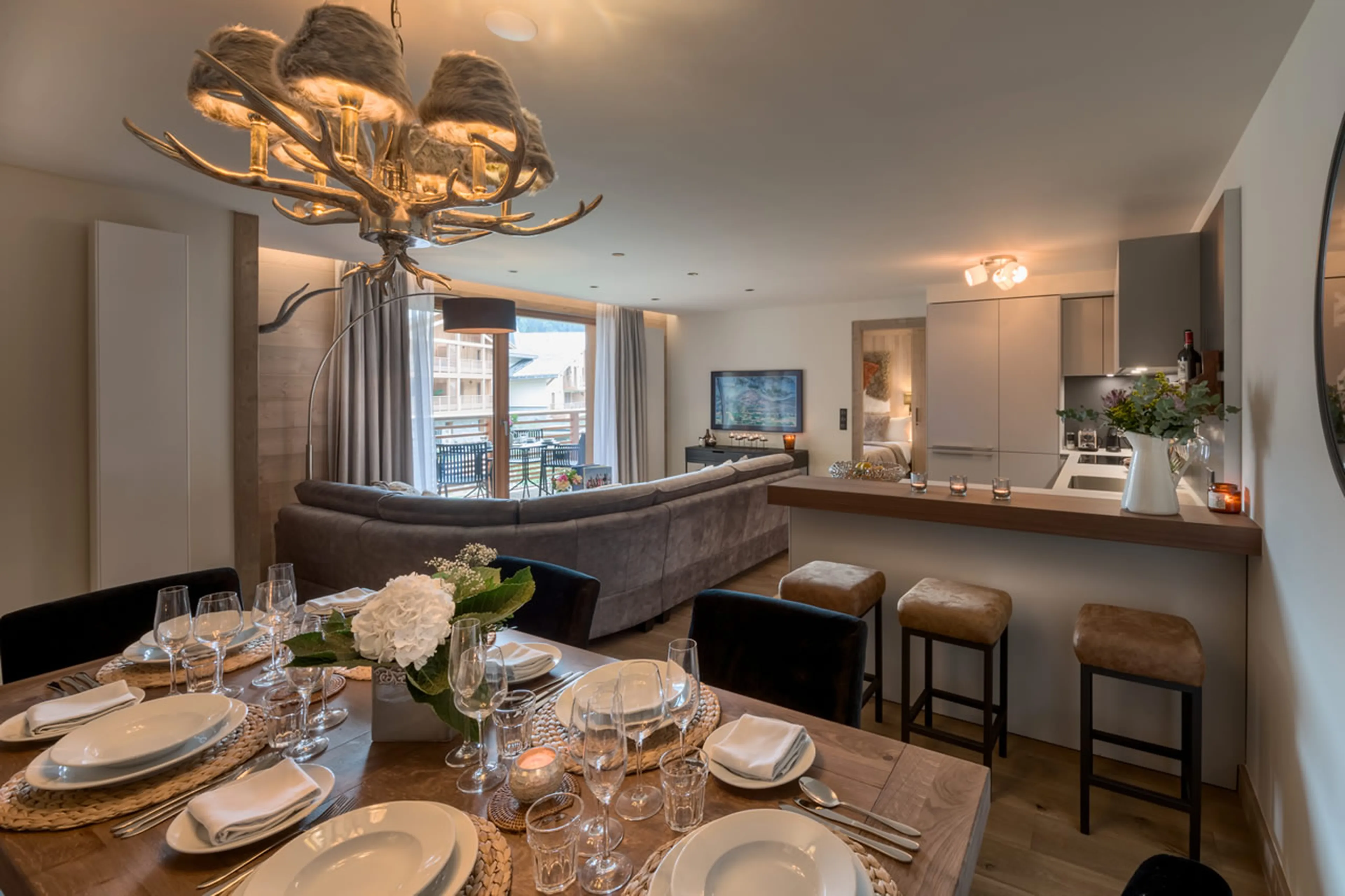 Dining area at Apartment Artois in Les Gets