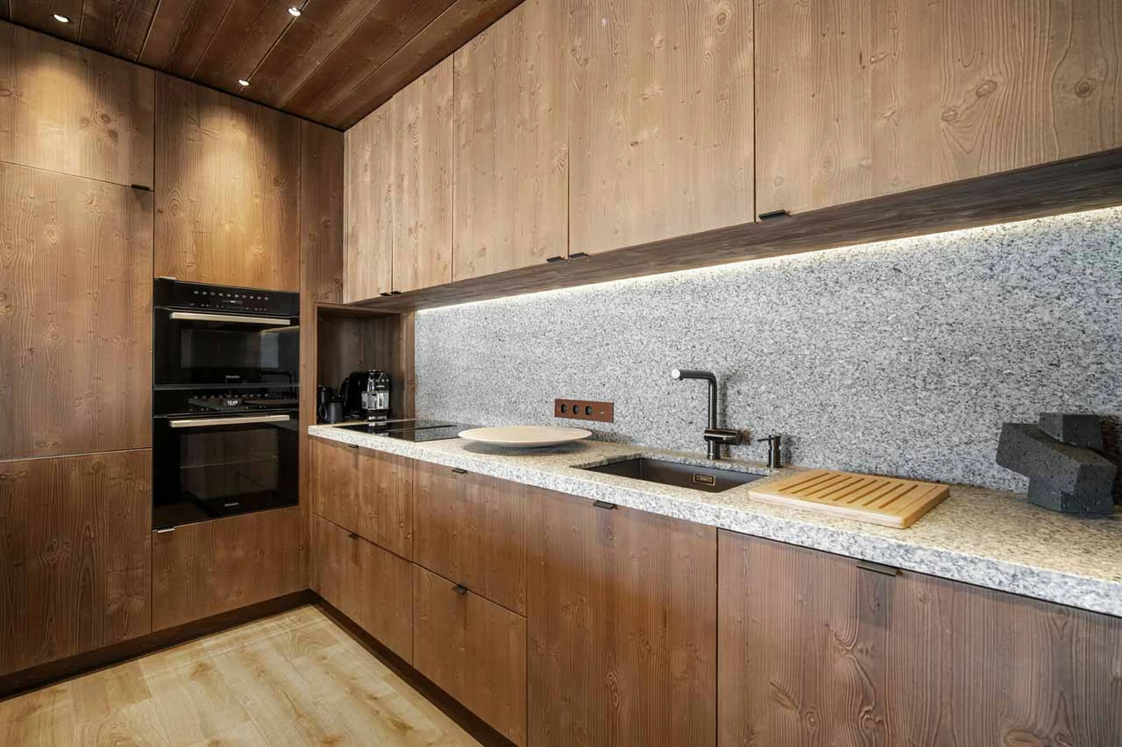 Kitchen with central island in Atmosphere Apartment 401, Courchevel 1850