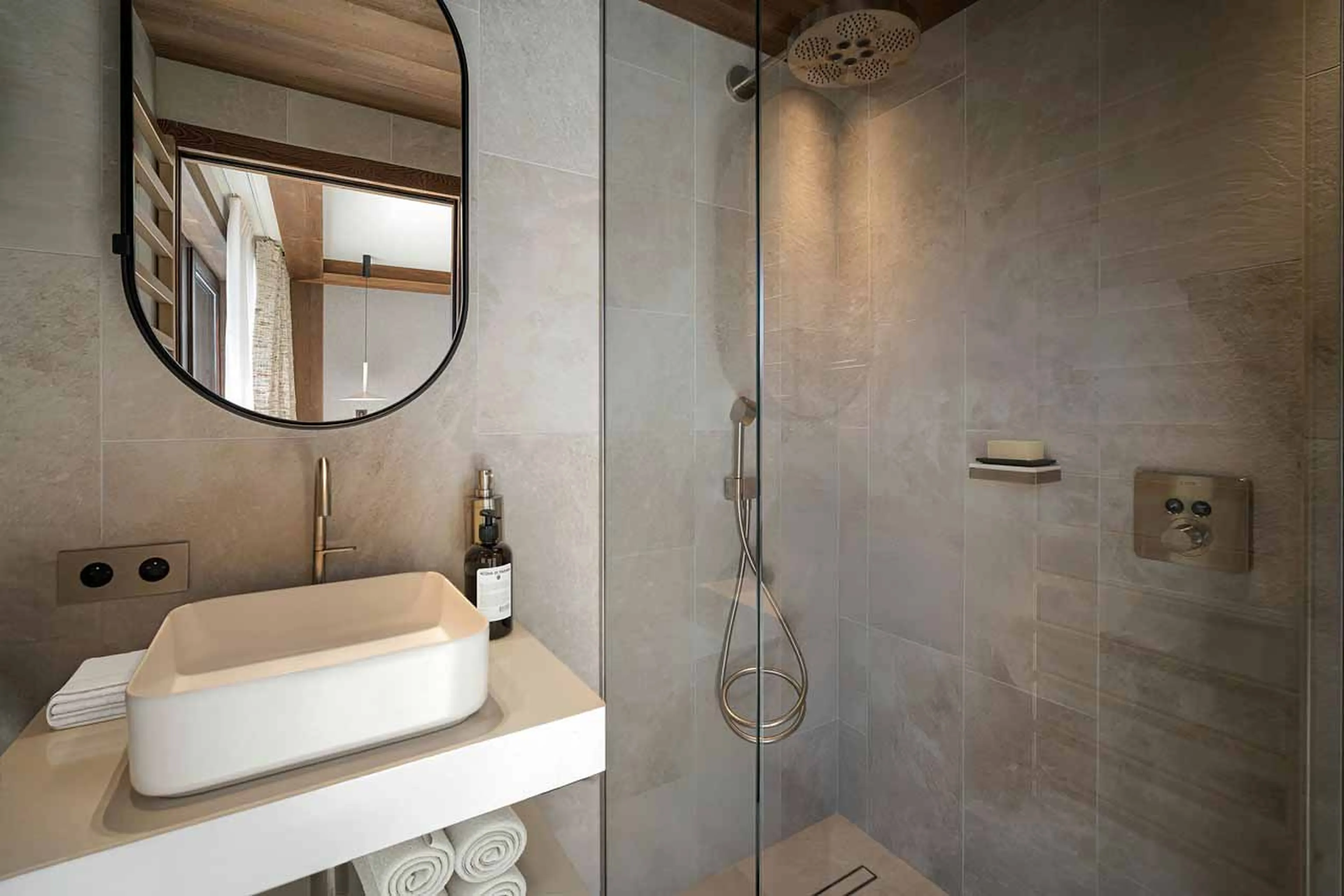 Bedroom 3 en-suite in Apartment Atmosphere 901, Courchevel 1850