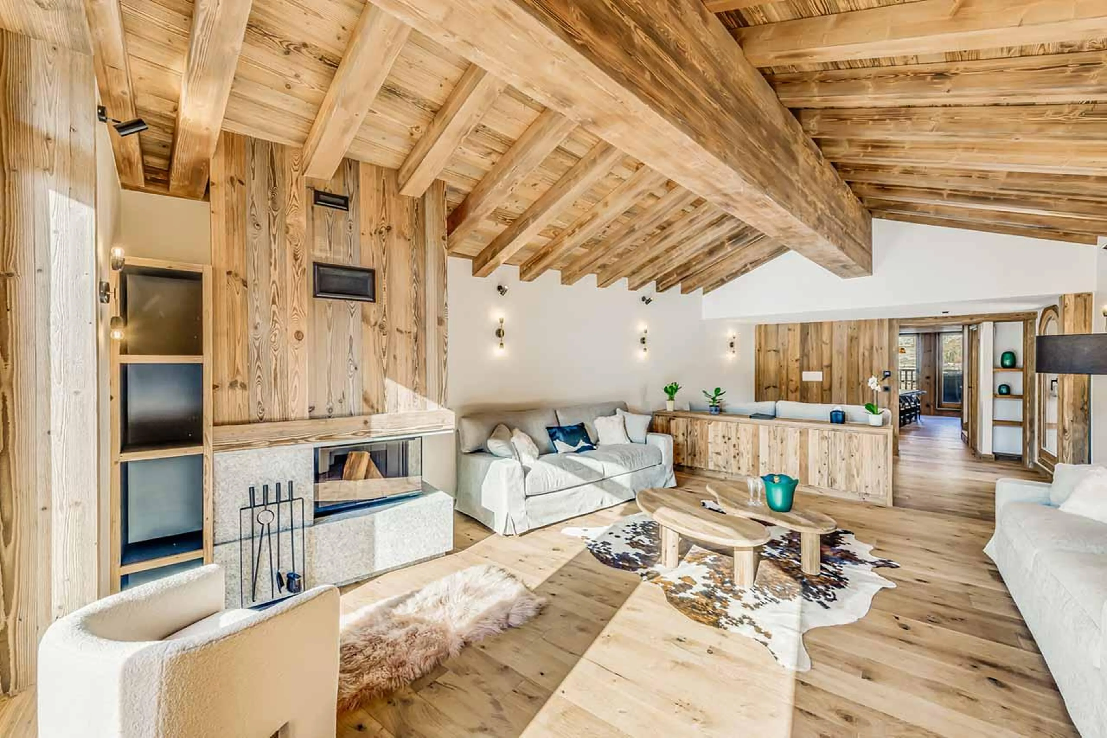 Living area with fireplace in Apartment Aurora, Val d'Isere