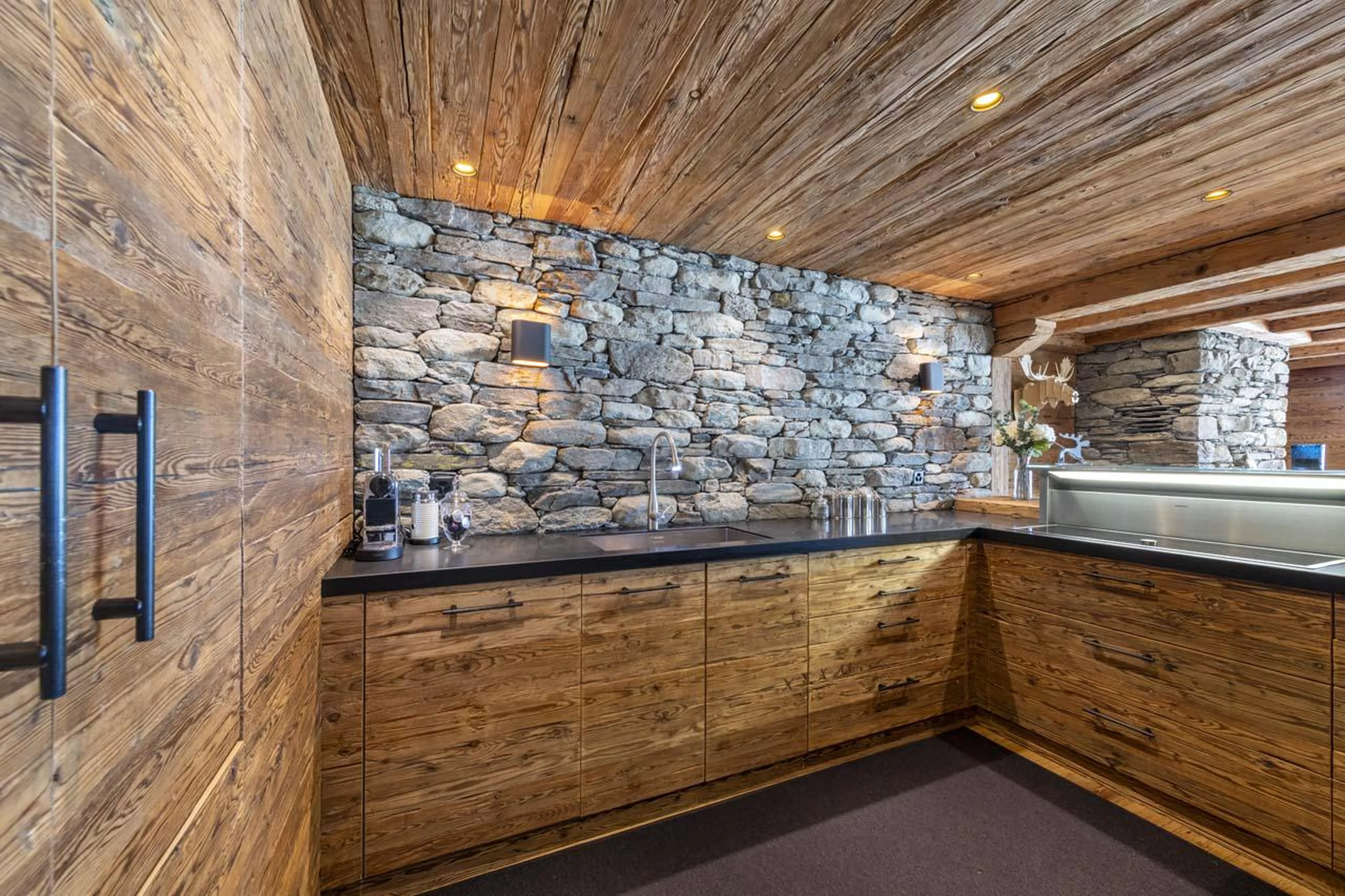 Well-equipped kitchen at Apartment Basalte C13 in Verbier