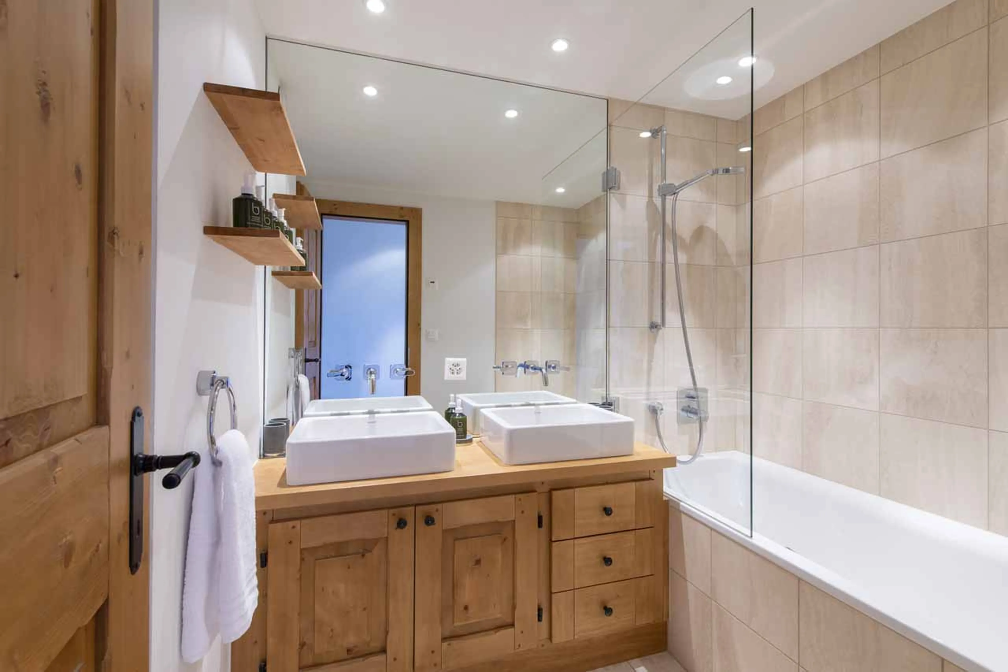 Bathroom one at Apartment Basalte in Verbier