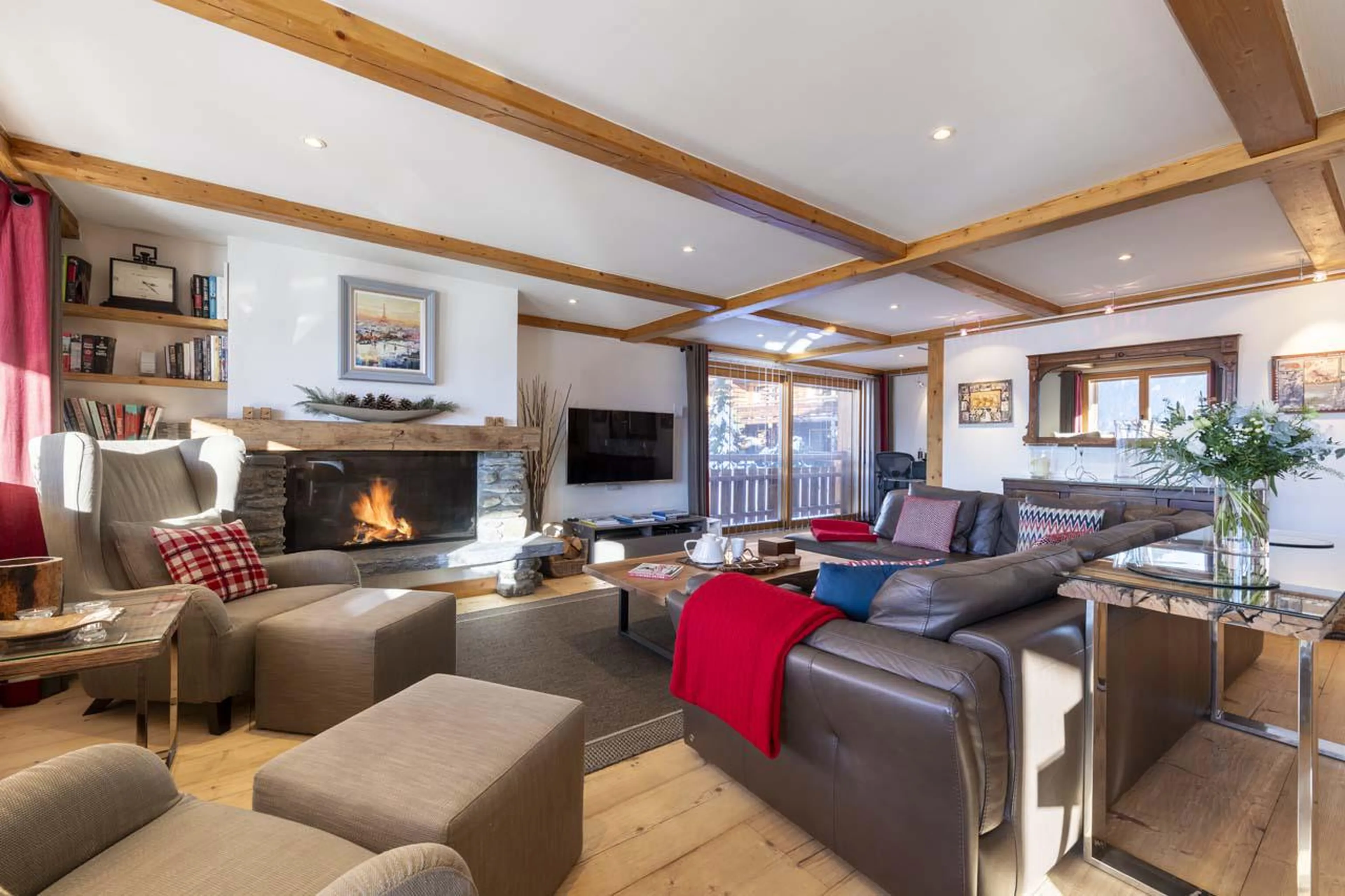 Stone fireplace and TV in living area at Apartment Basalte in Verbier