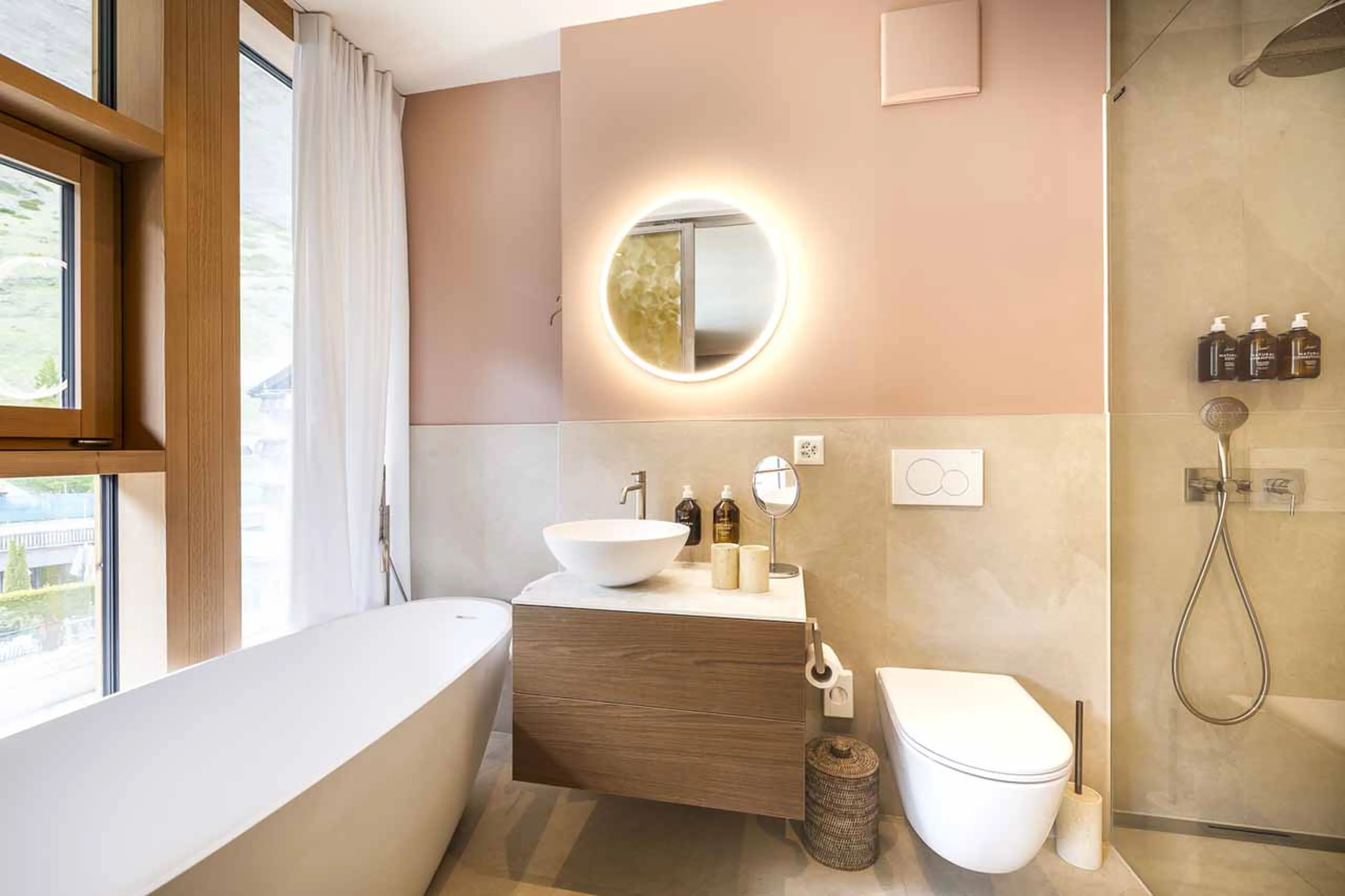 Bedroom 1 en-suite at Apartment Beautiful Day in Zermatt