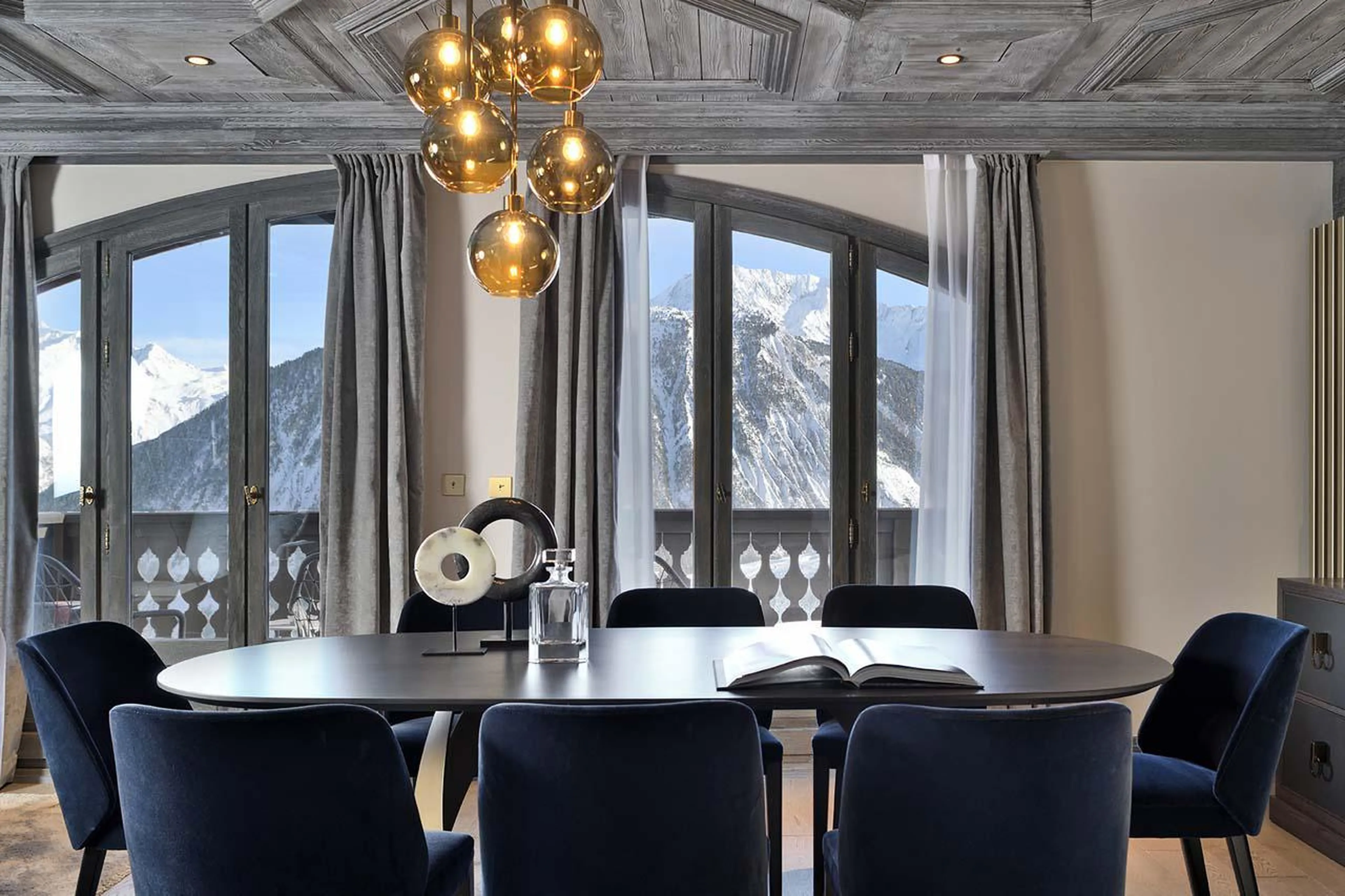 Dining table with space for eight guests at Apartment Bel Air in Courchevel 1850