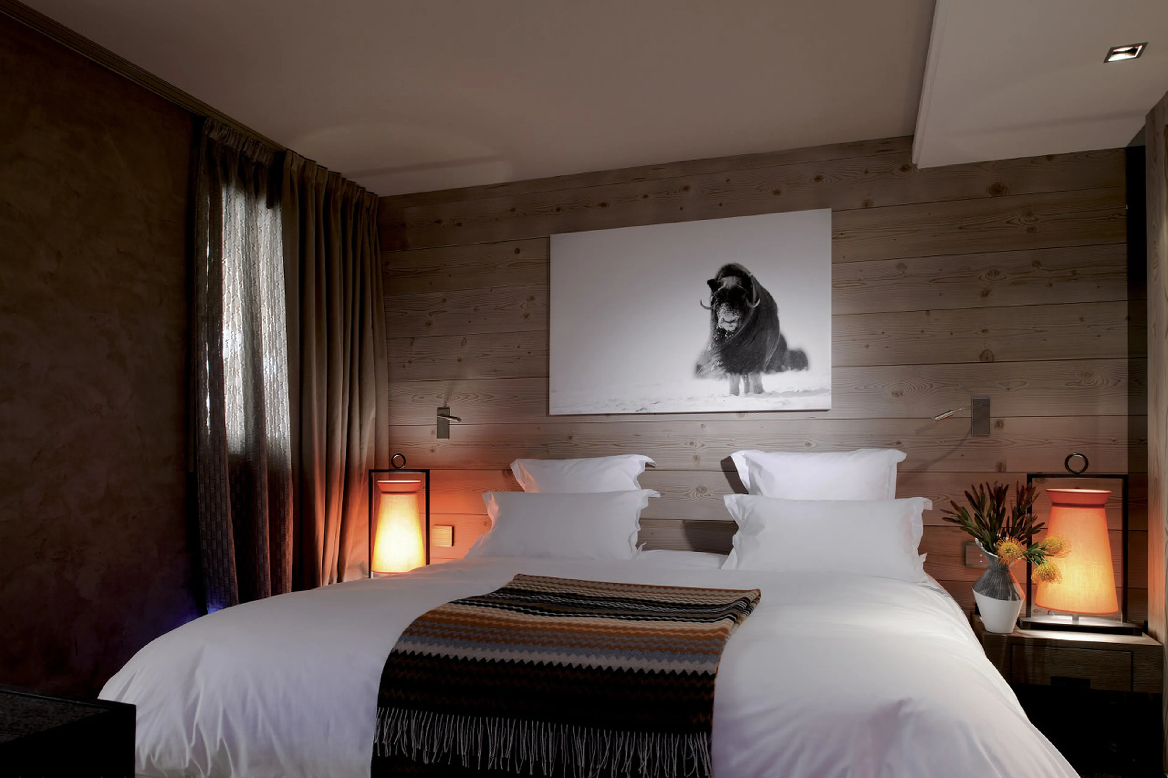 Double bedroom with en-suite bathroom in Apartment Beryl in Courchevel 1850