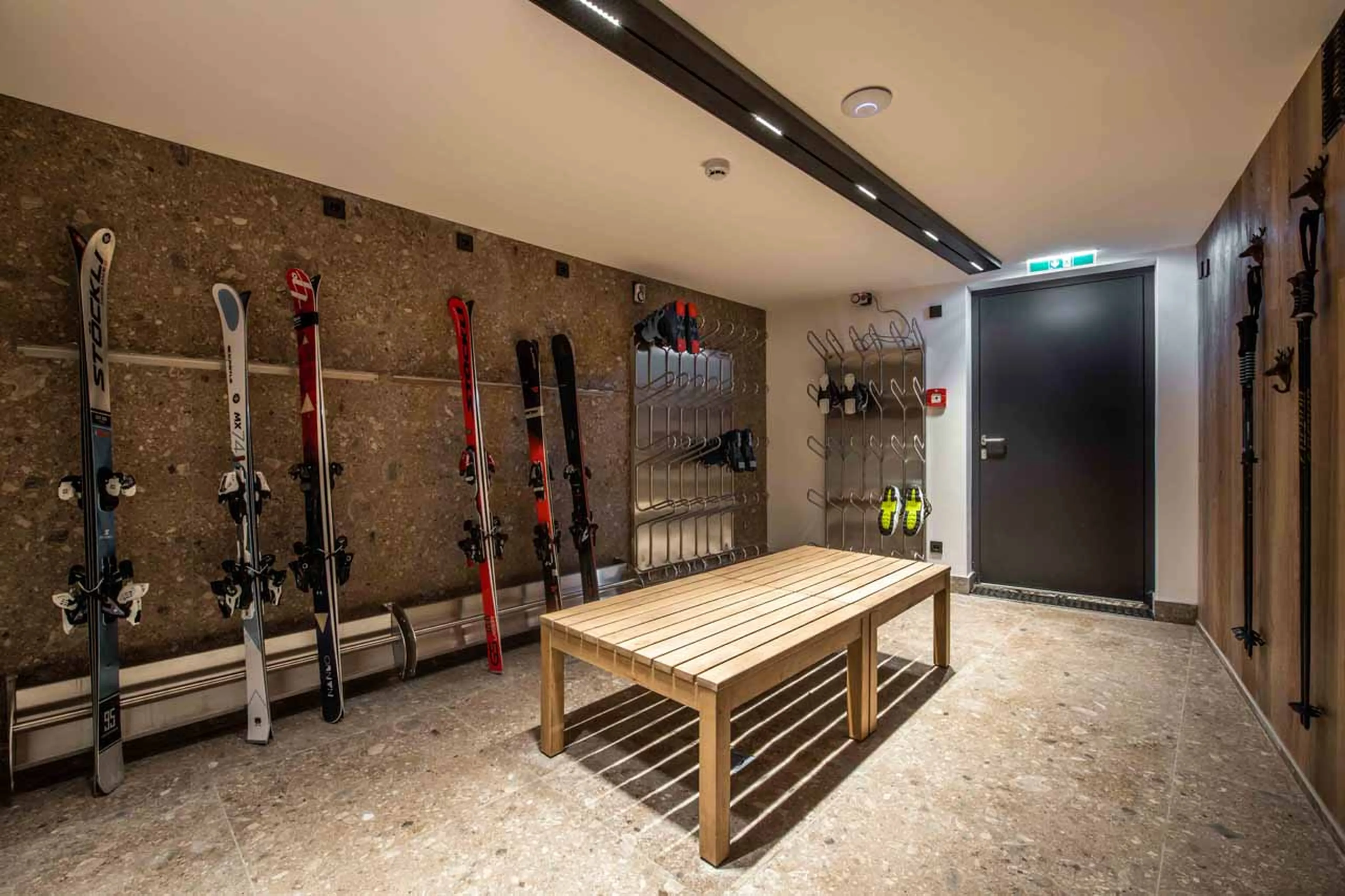 Shared ski room for Apartment Rendl in St Anton