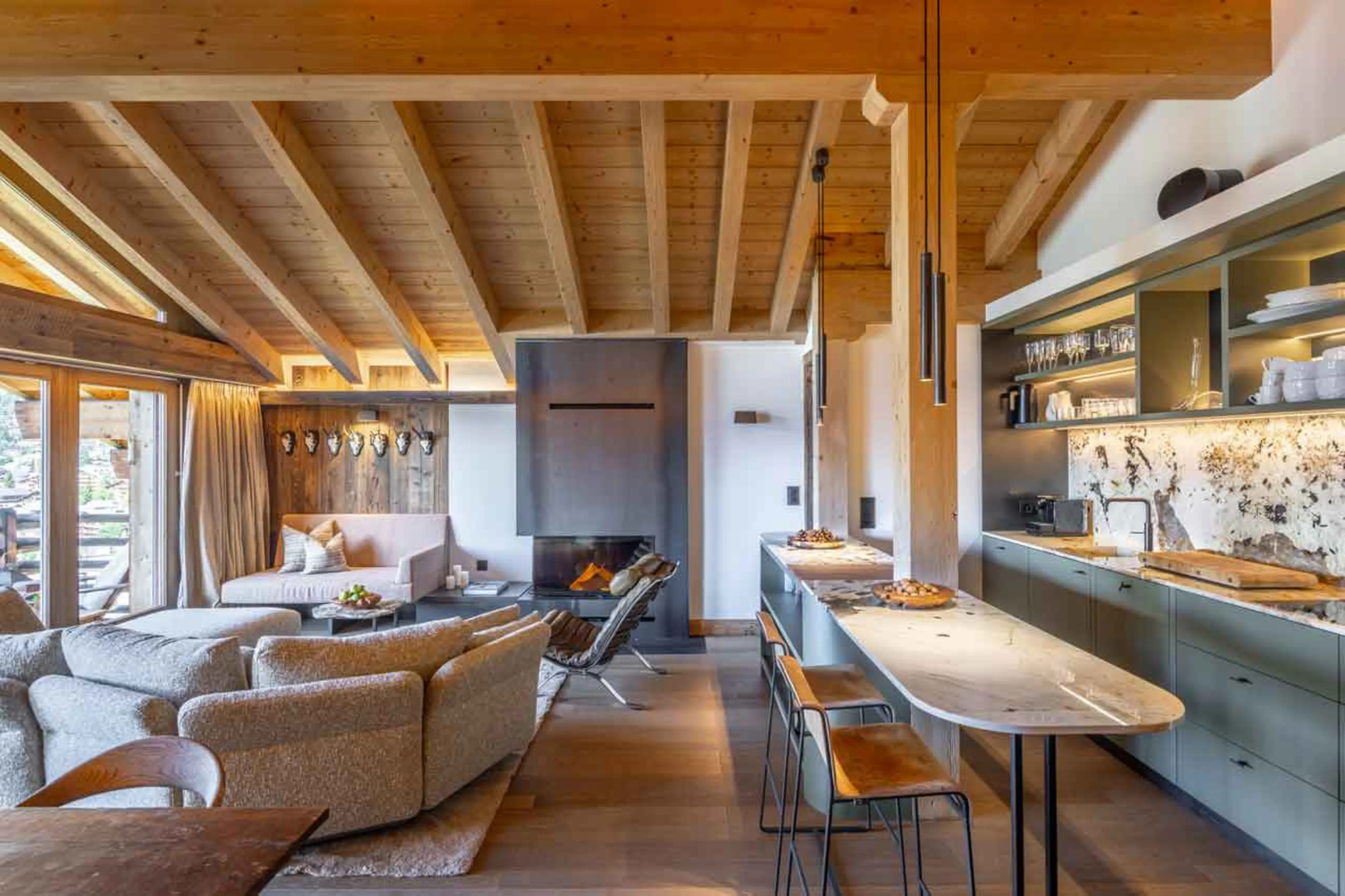 Kitchen bar at Apartment Bisous Bisous in Val d'Isere