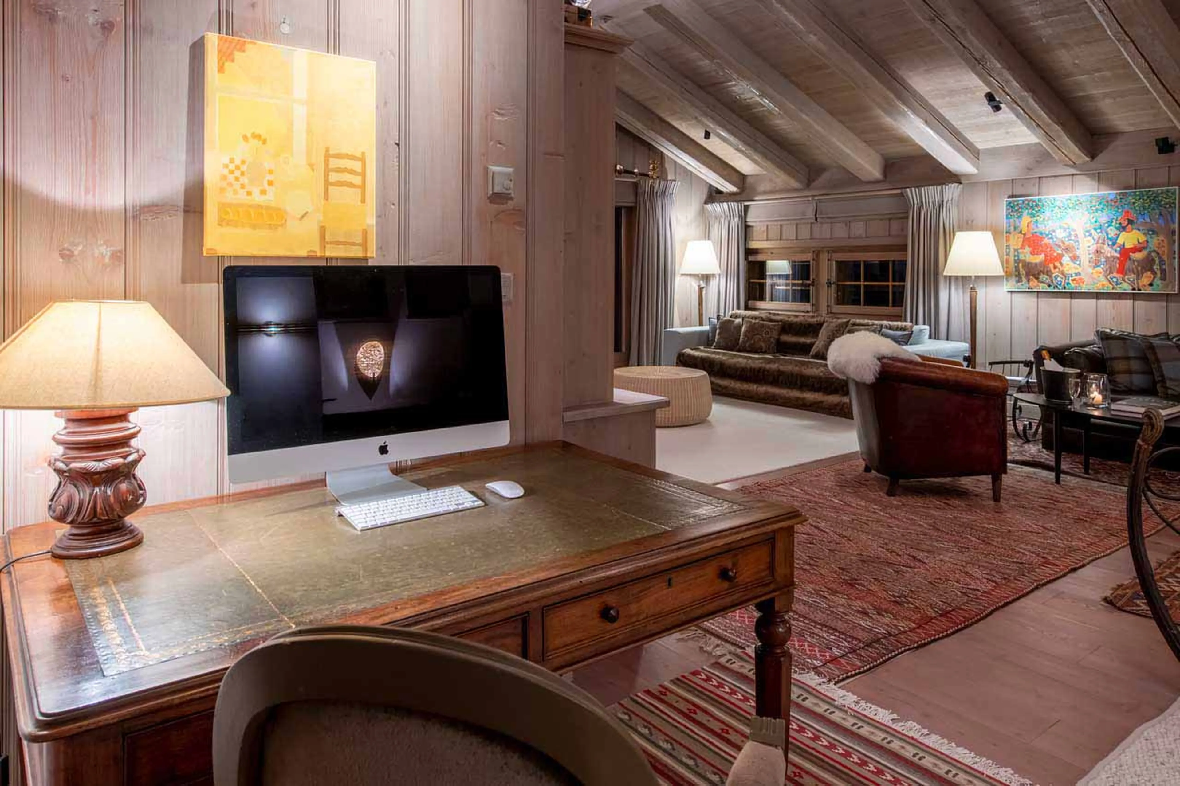 Computer/study space at Apartment Breithorn in Verbier