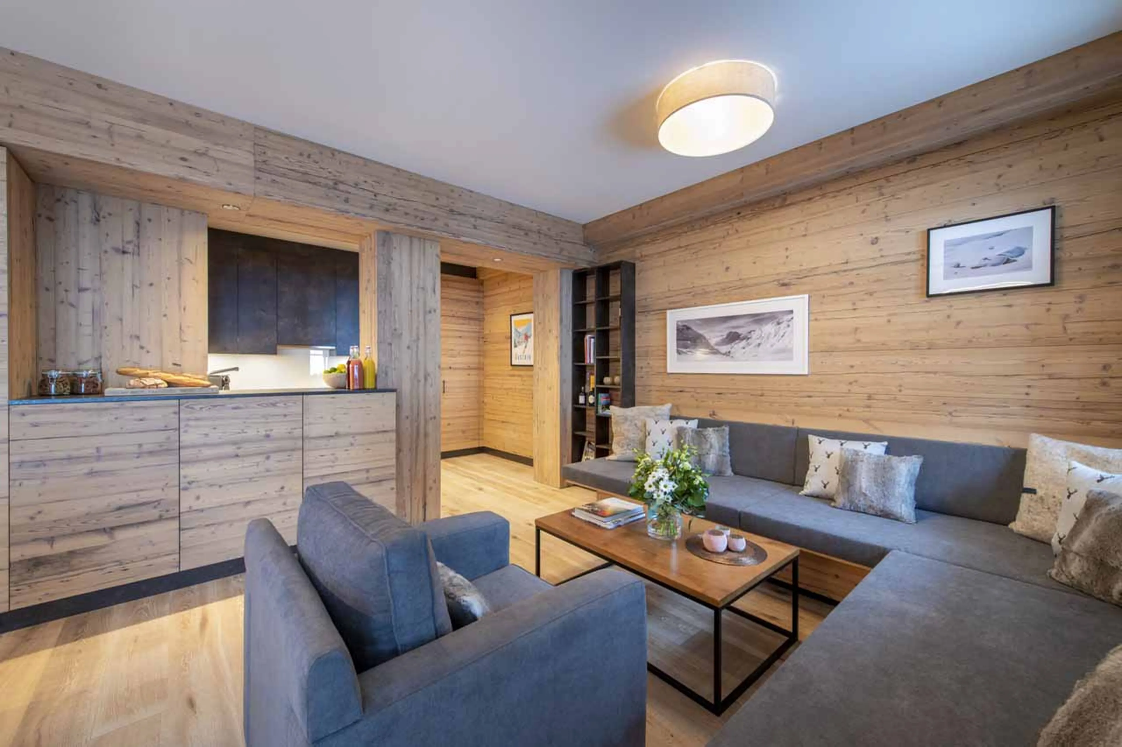 Living area and kitchen at Apartment Brunnenhof 1 in Lech