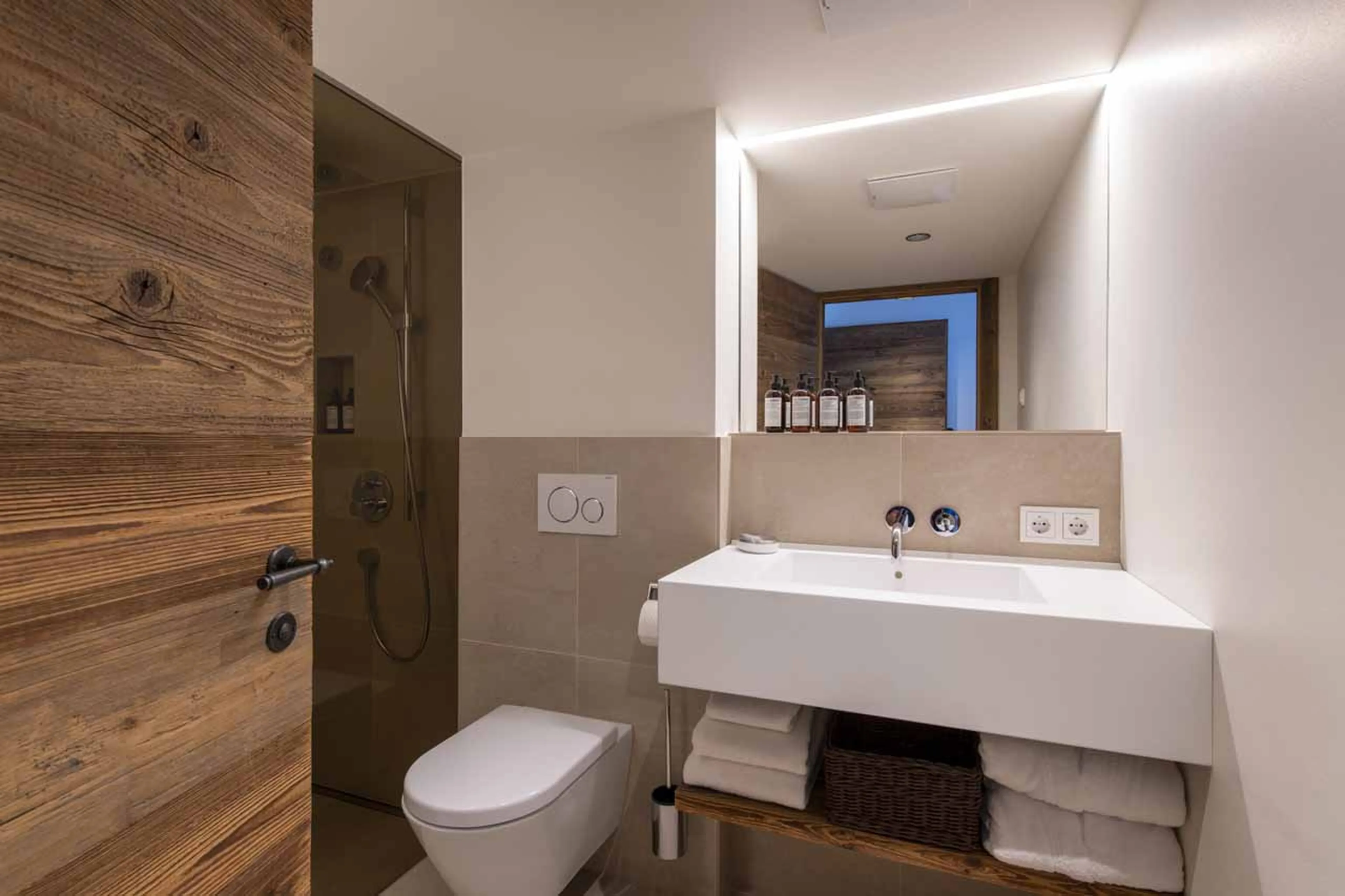 Bathroom three at Apartment Brunnenhof 11 in Lech