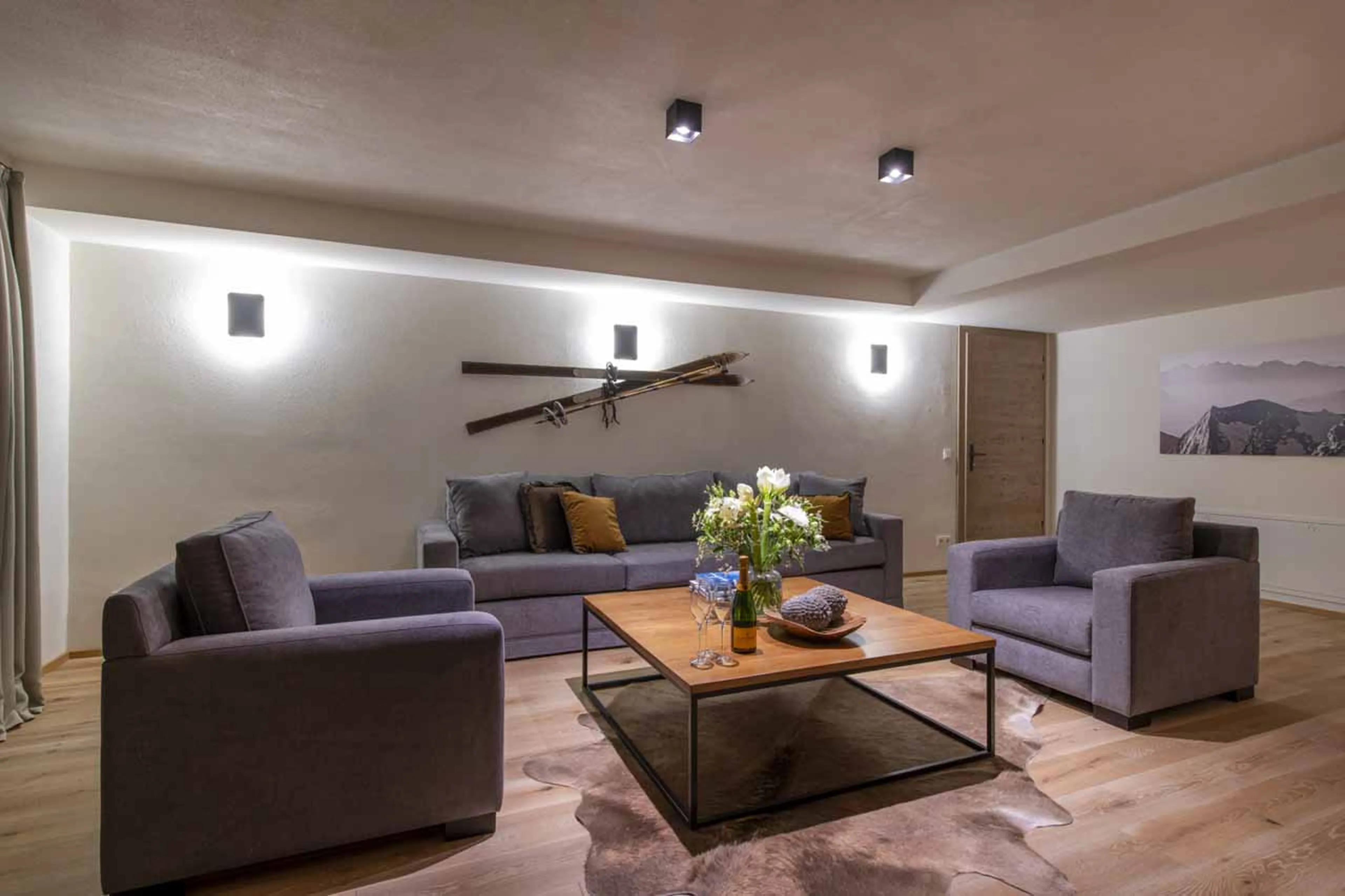 Sofa and armchairs at Apartment Brunnenhof 3 in Lech